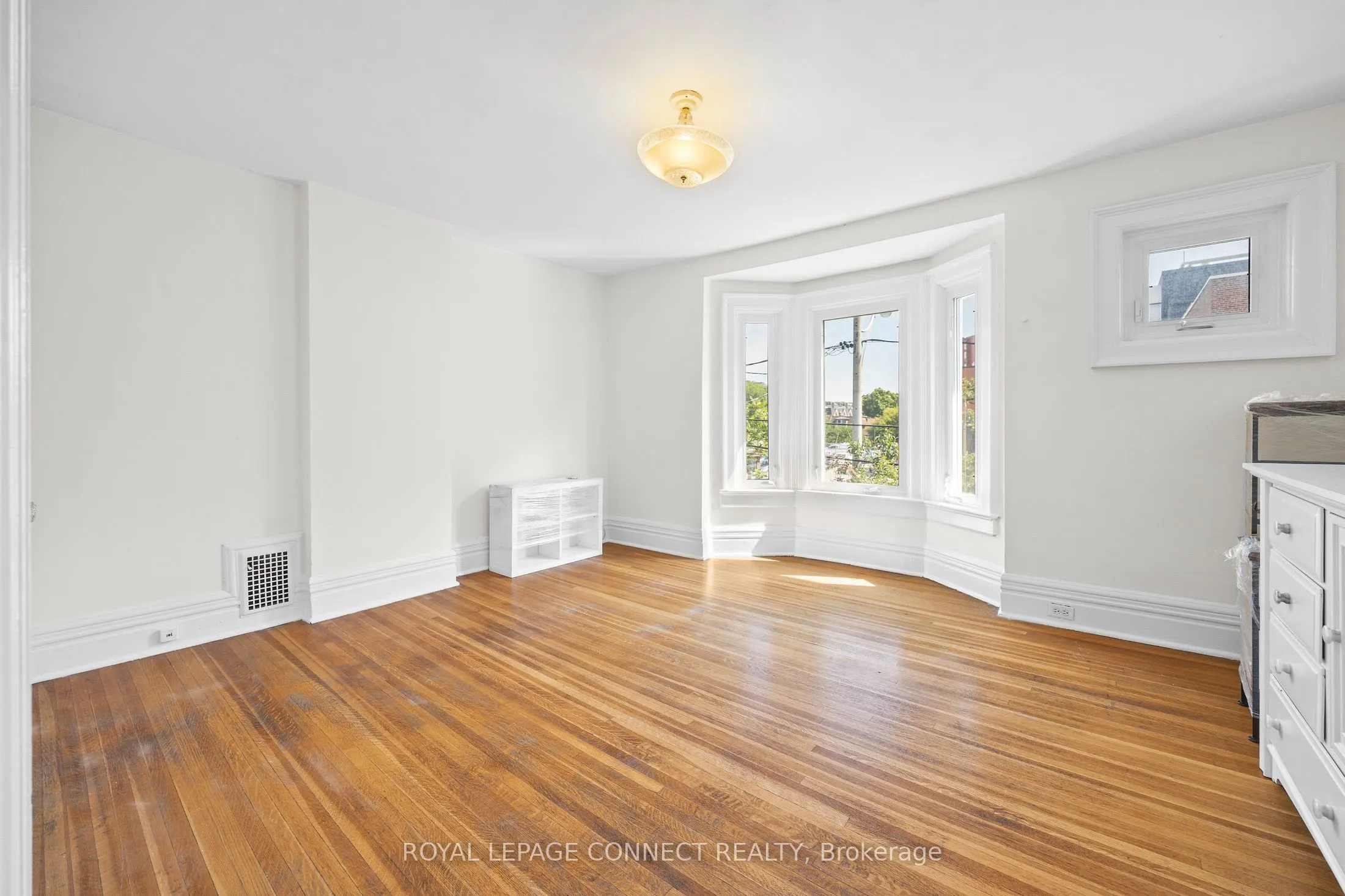 300 Gladstone Avenue, #Upper