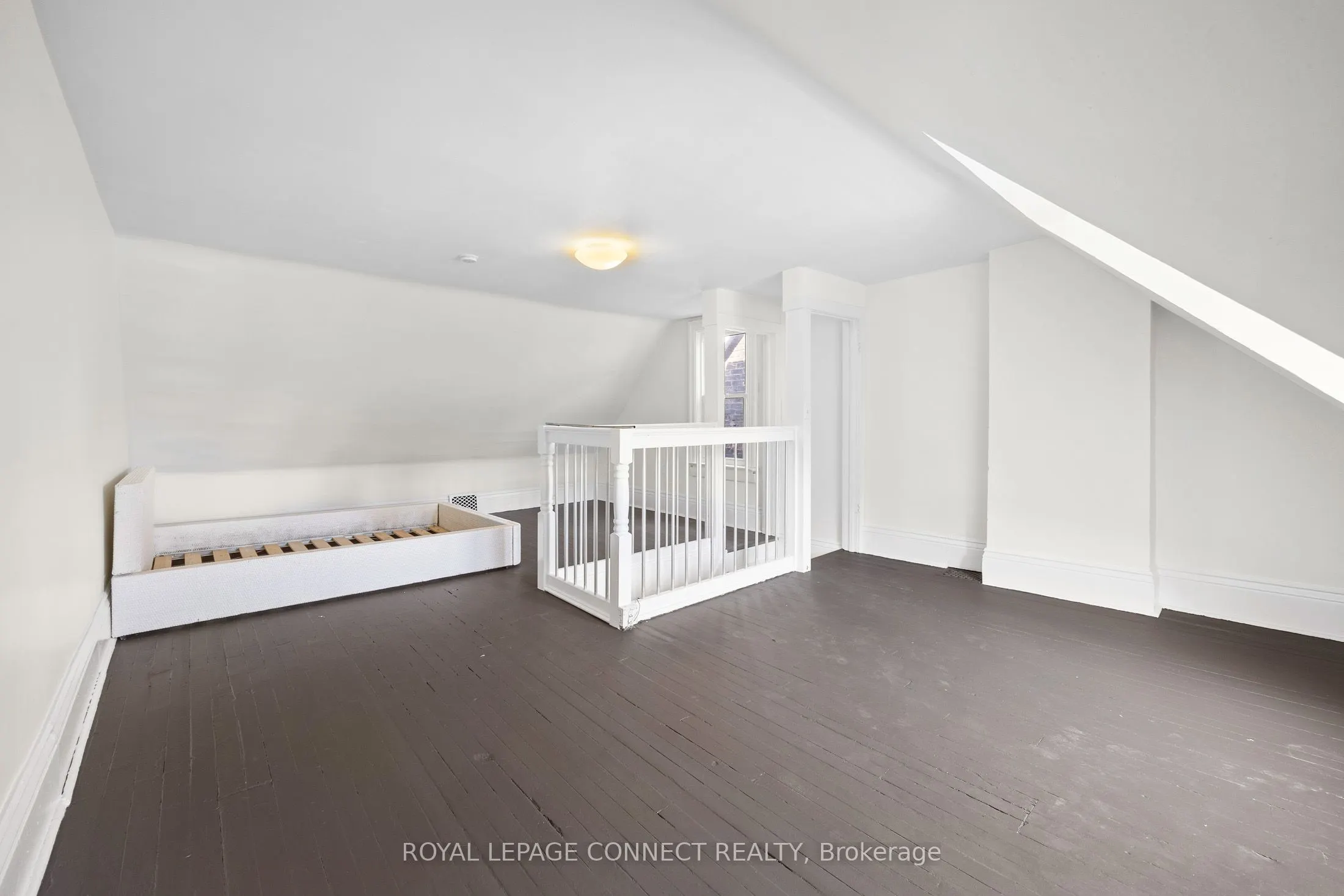 300 Gladstone Avenue, #Upper