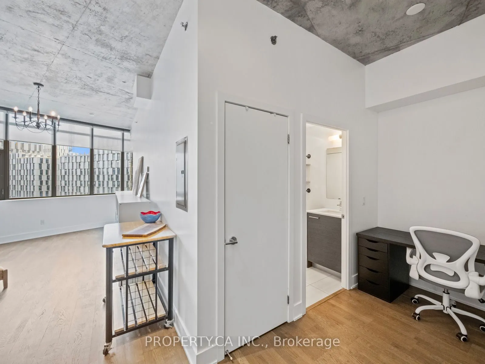 90 Trinity Street, #804
