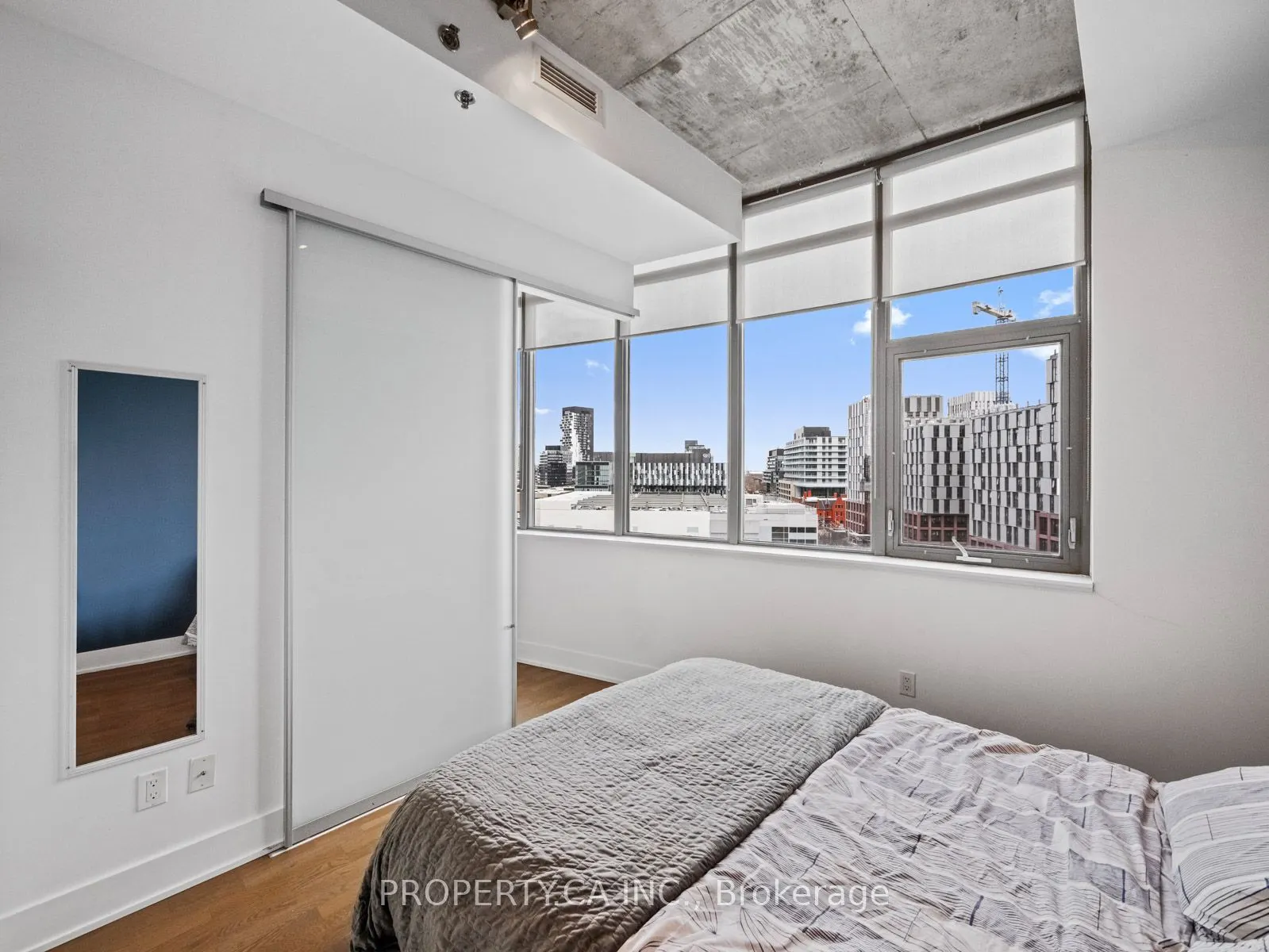 90 Trinity Street, #804