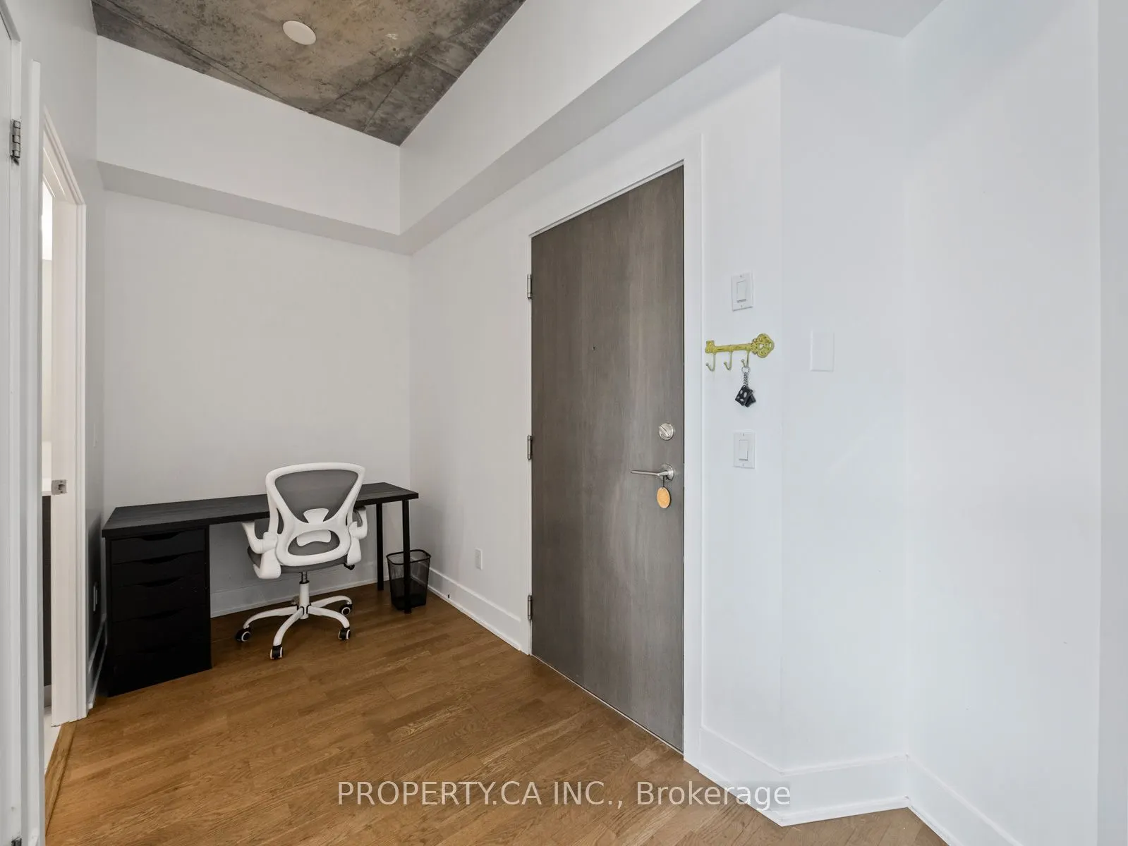 90 Trinity Street, #804