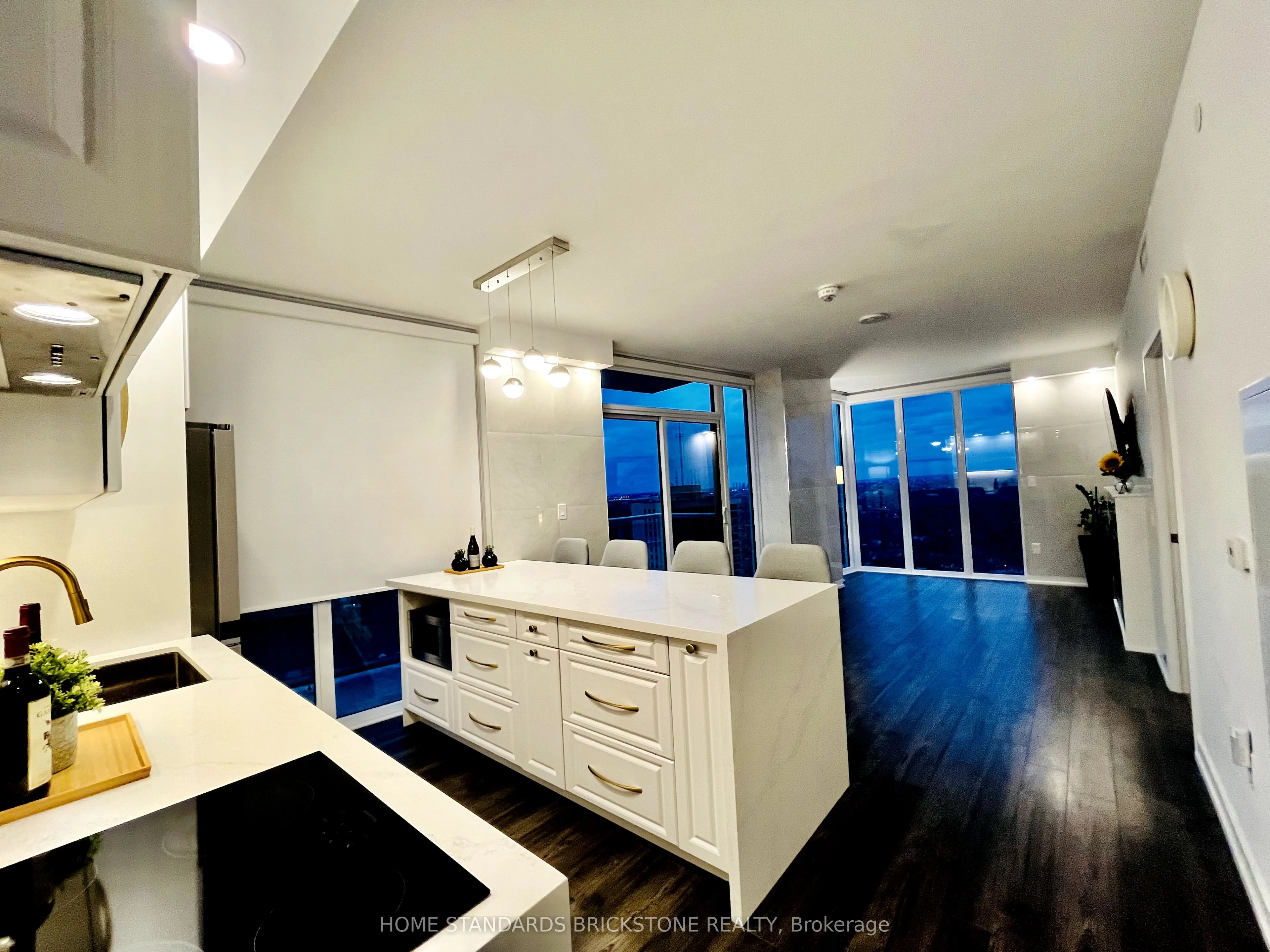 33 Helendale Avenue, #3004