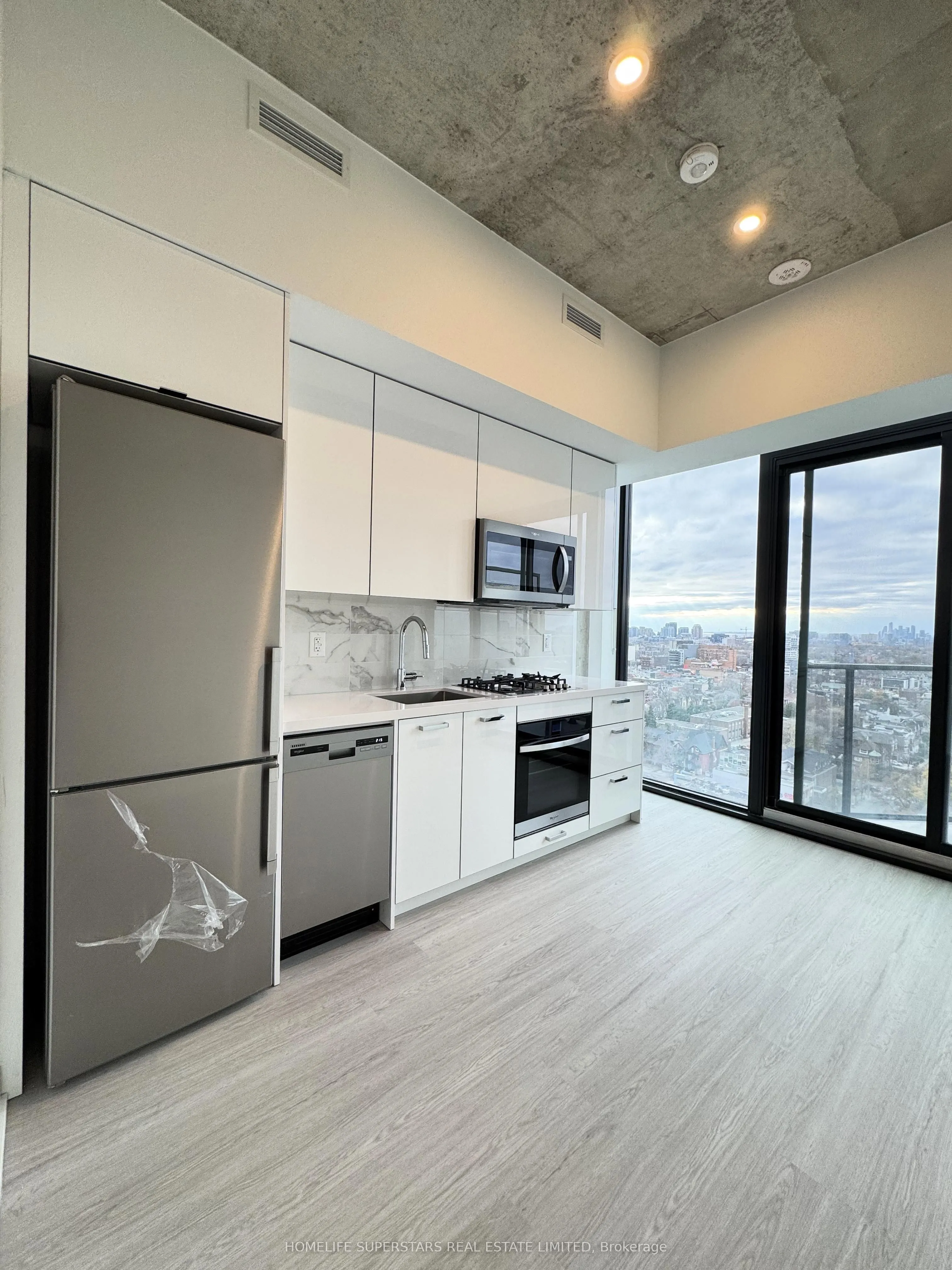 195 McCaul Street, #1713