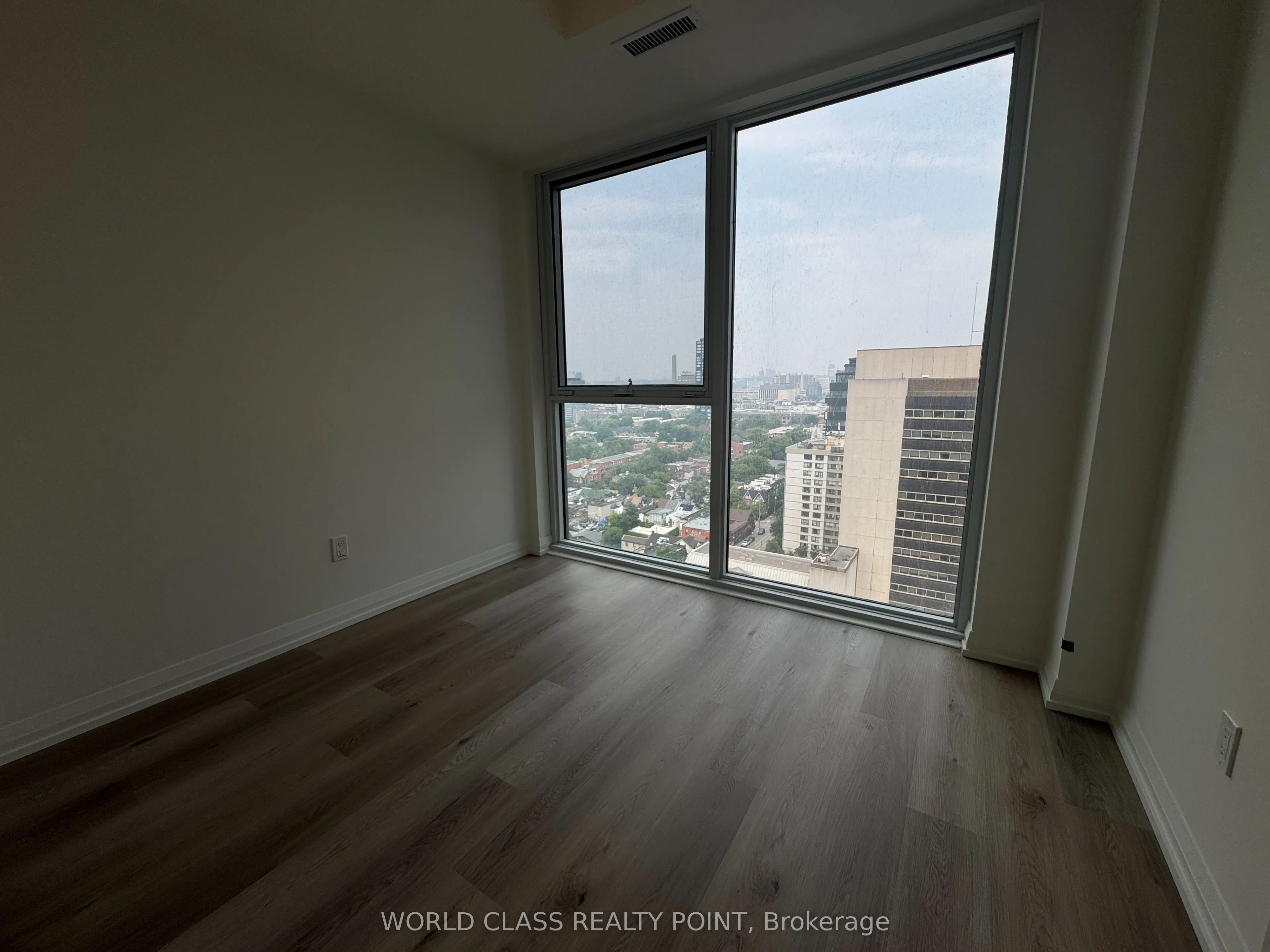 280 Dundas Street W