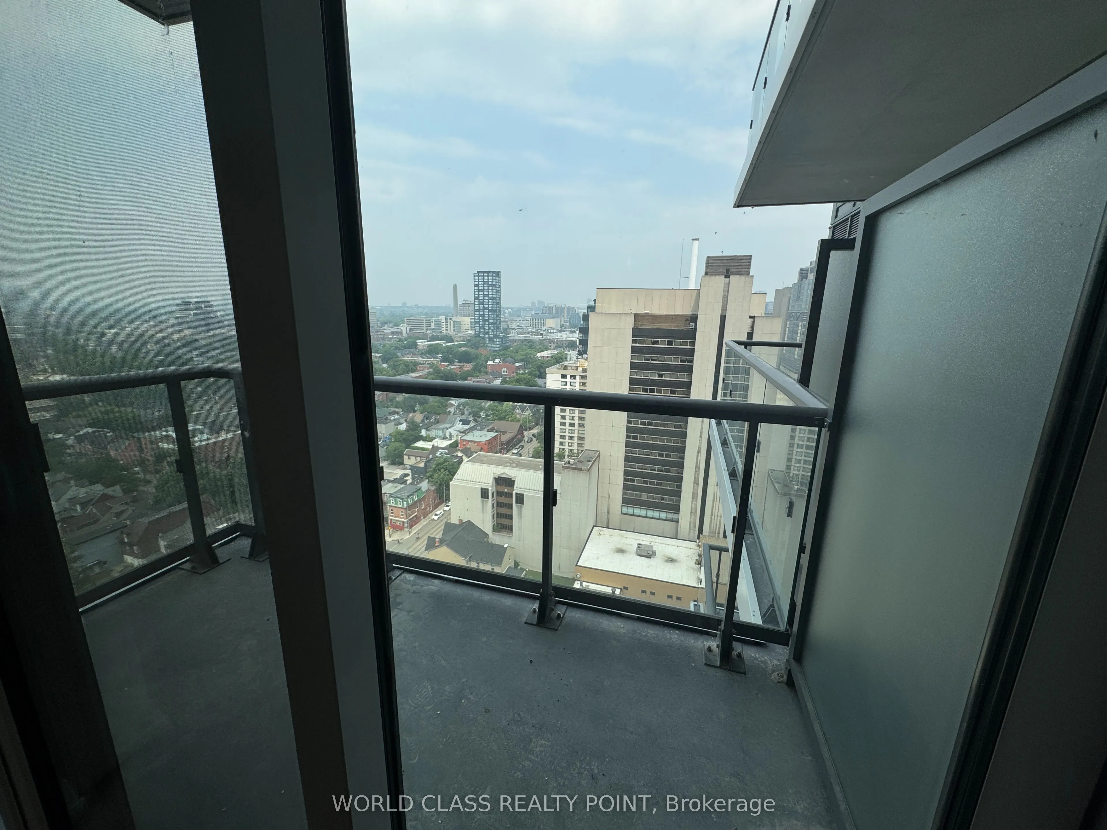 280 Dundas Street W