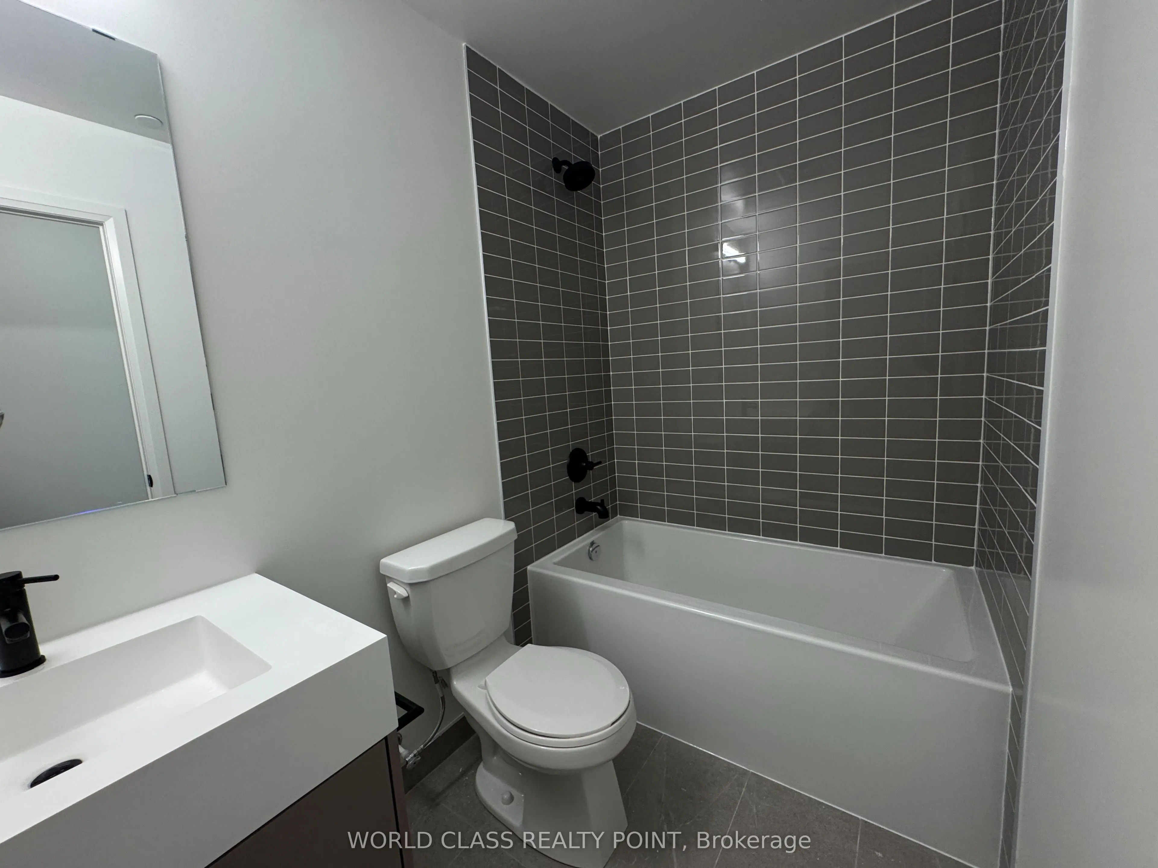 280 Dundas Street W