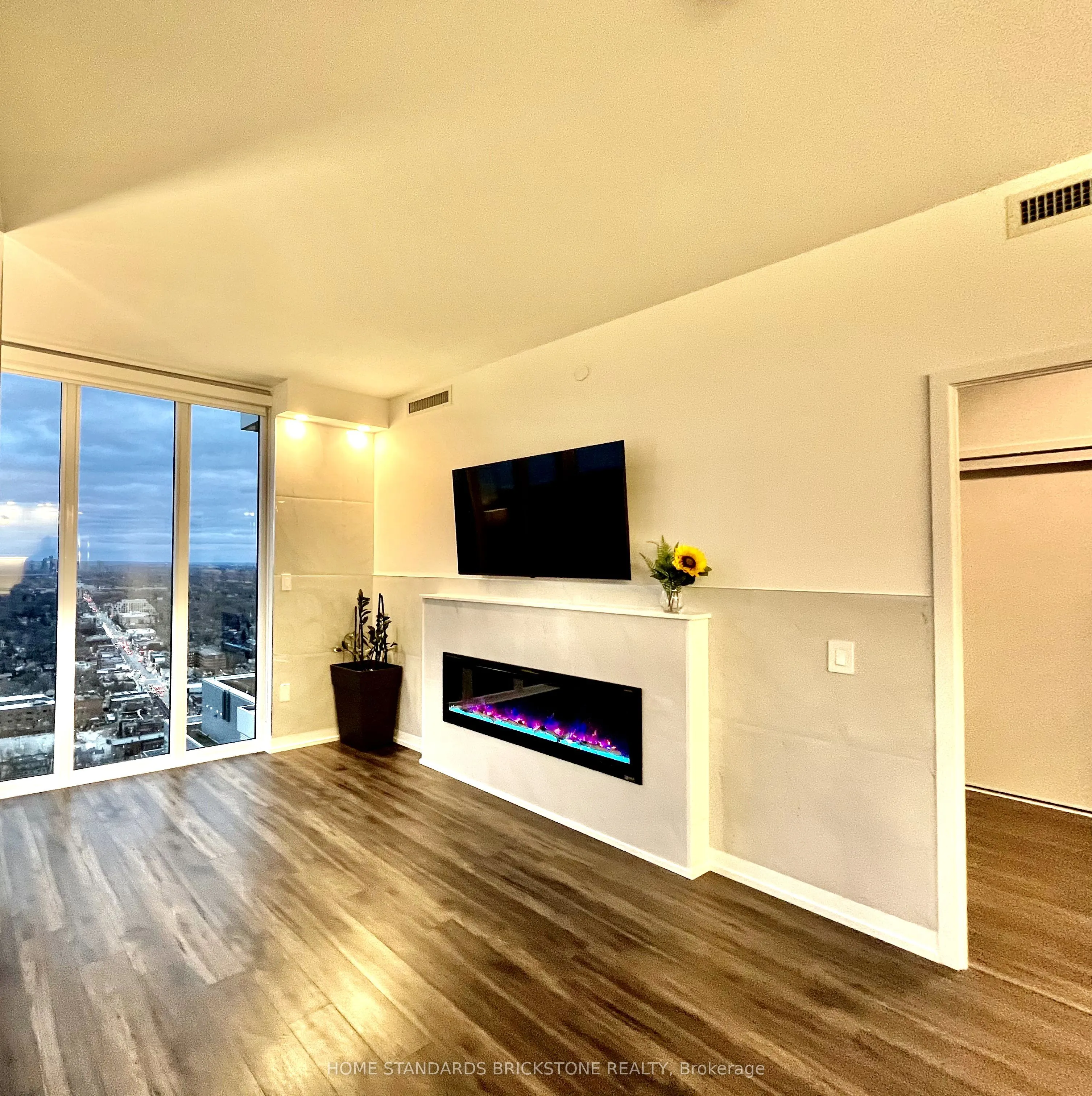 33 Helendale Avenue, #3004