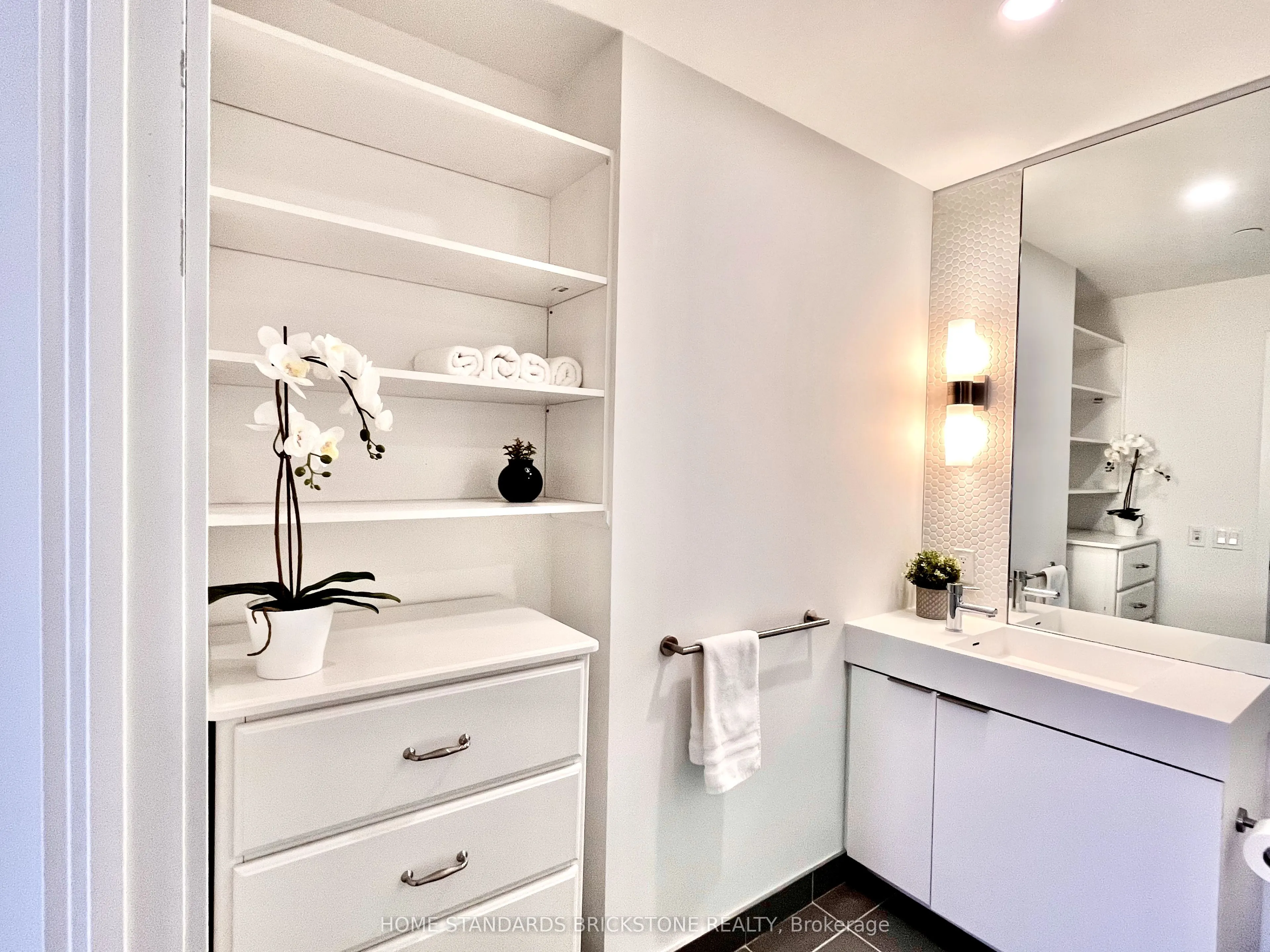 33 Helendale Avenue, #3004