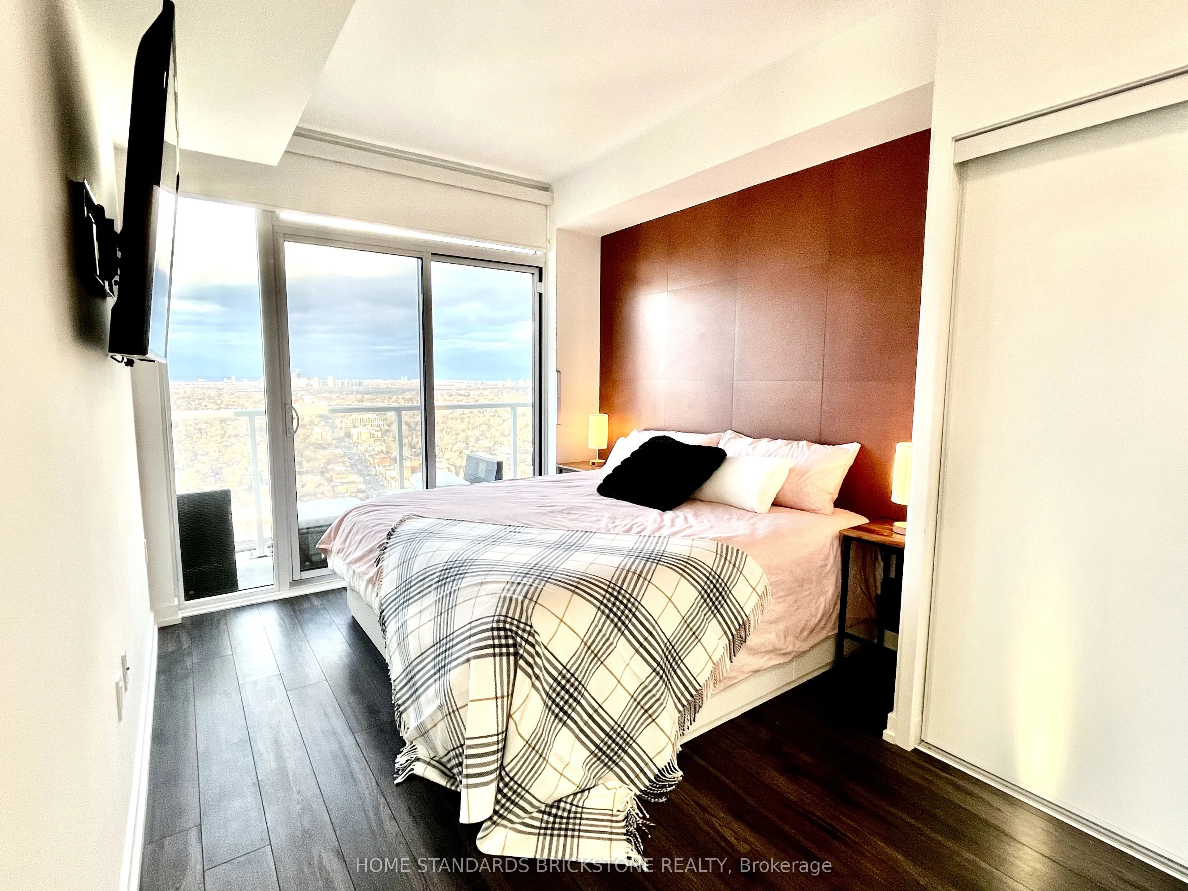 33 Helendale Avenue, #3004