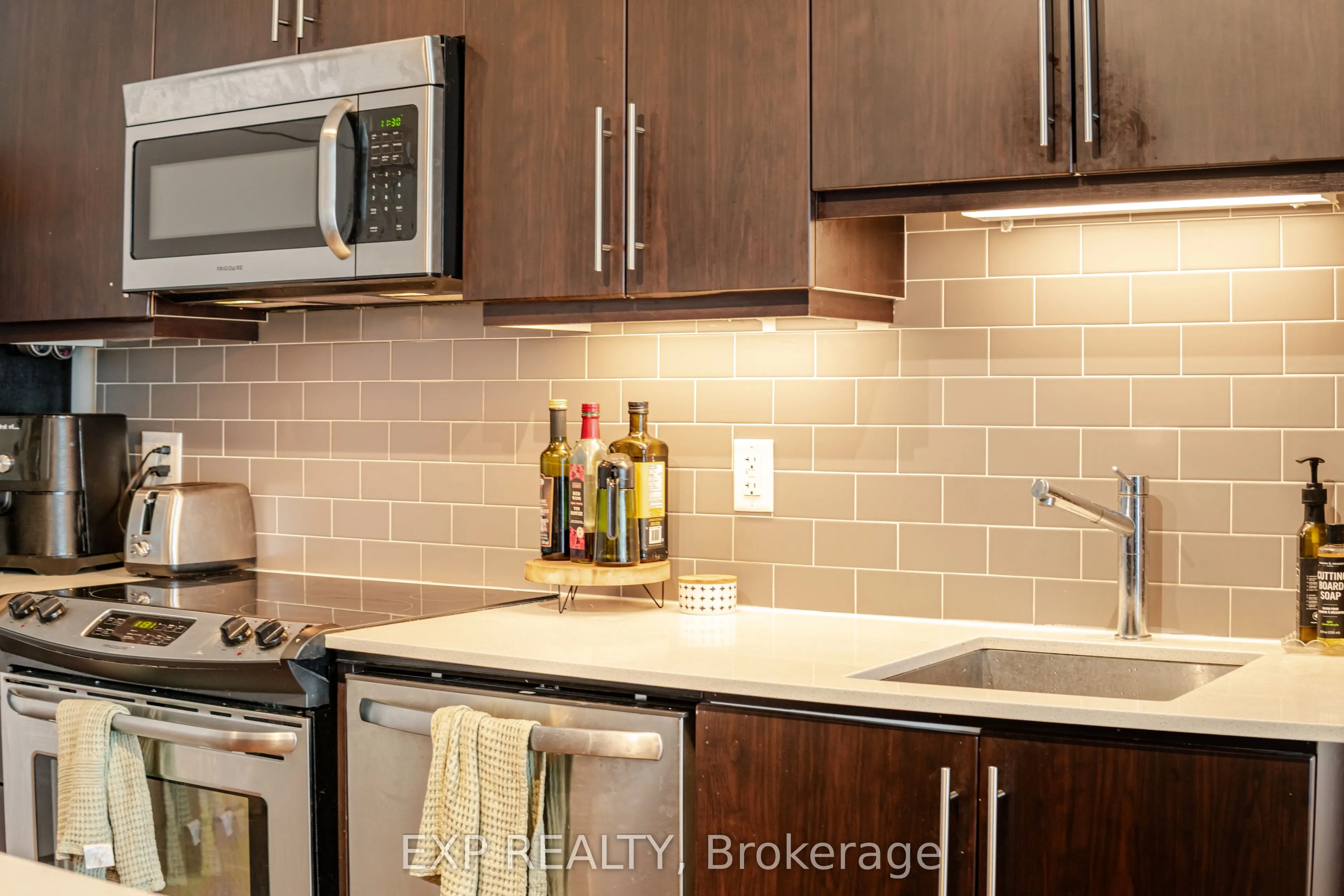 1171 Queen Street W, #1005