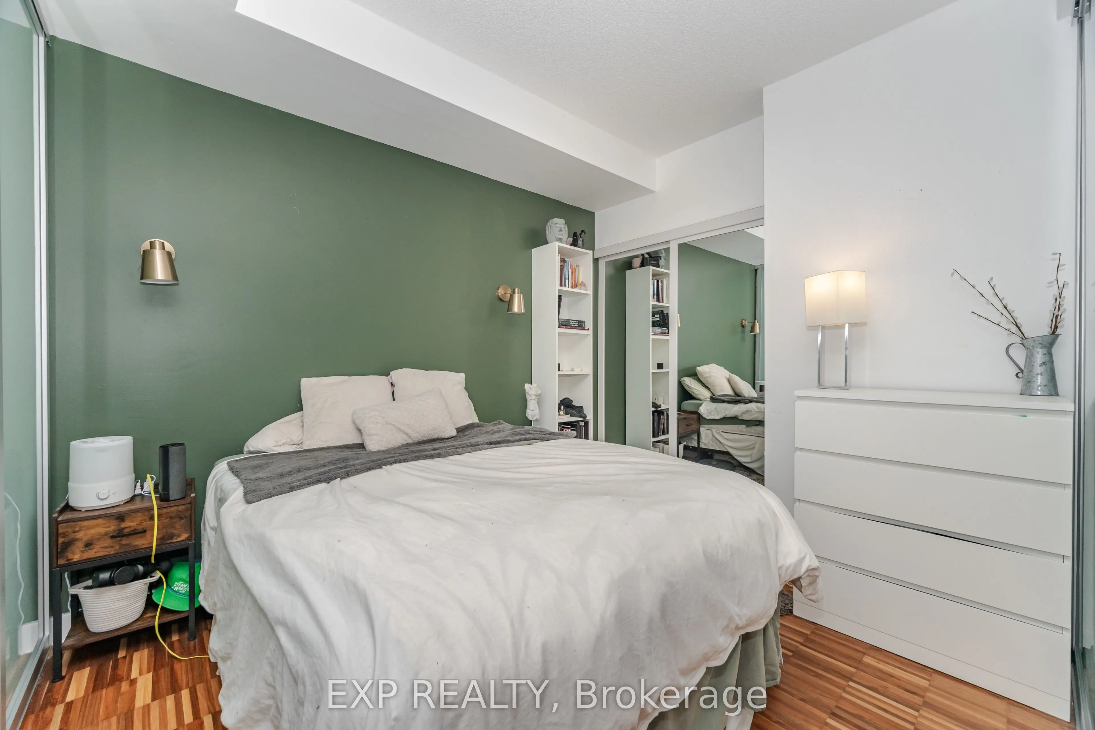 1171 Queen Street W, #1005