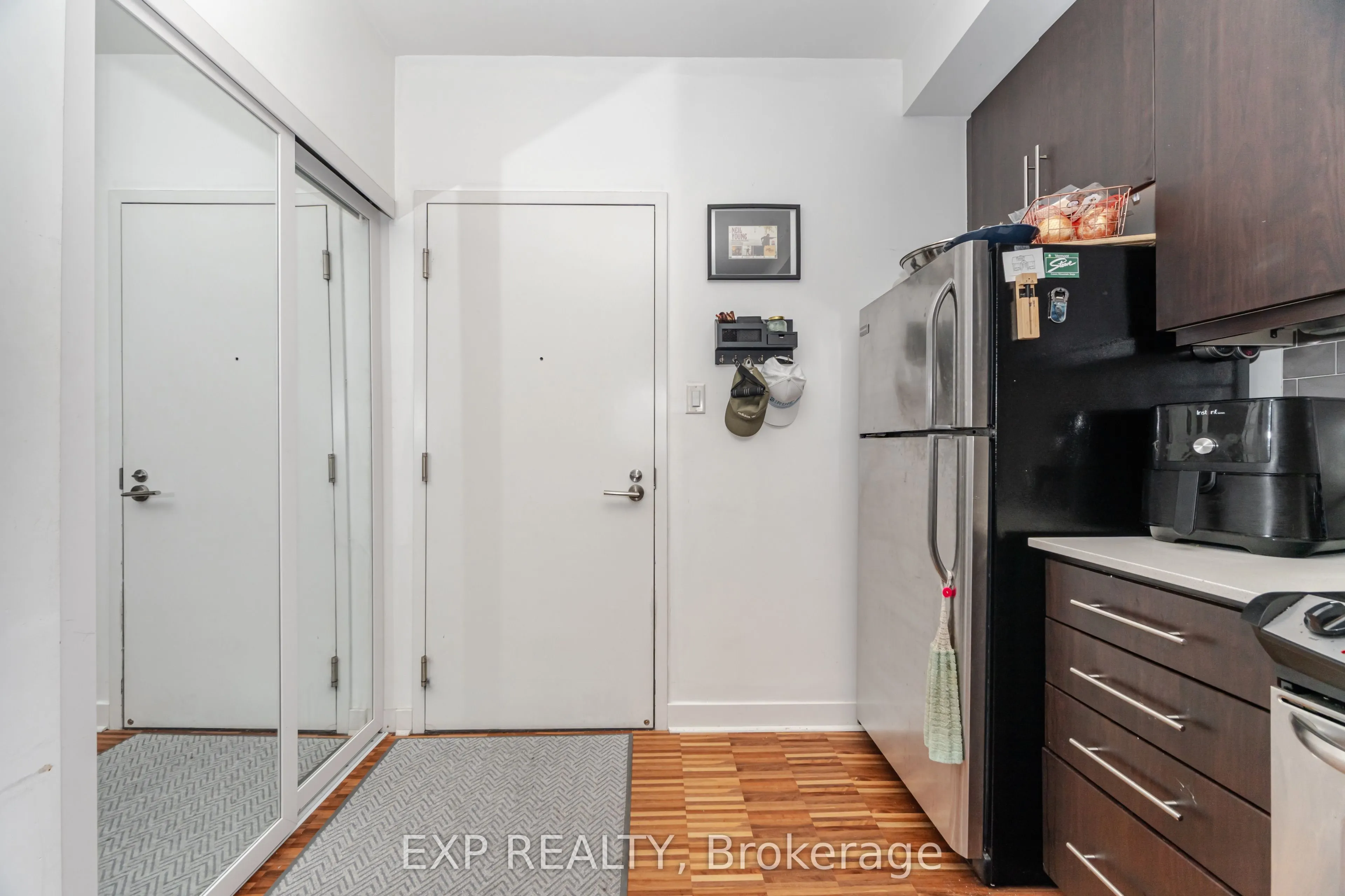 1171 Queen Street W, #1005