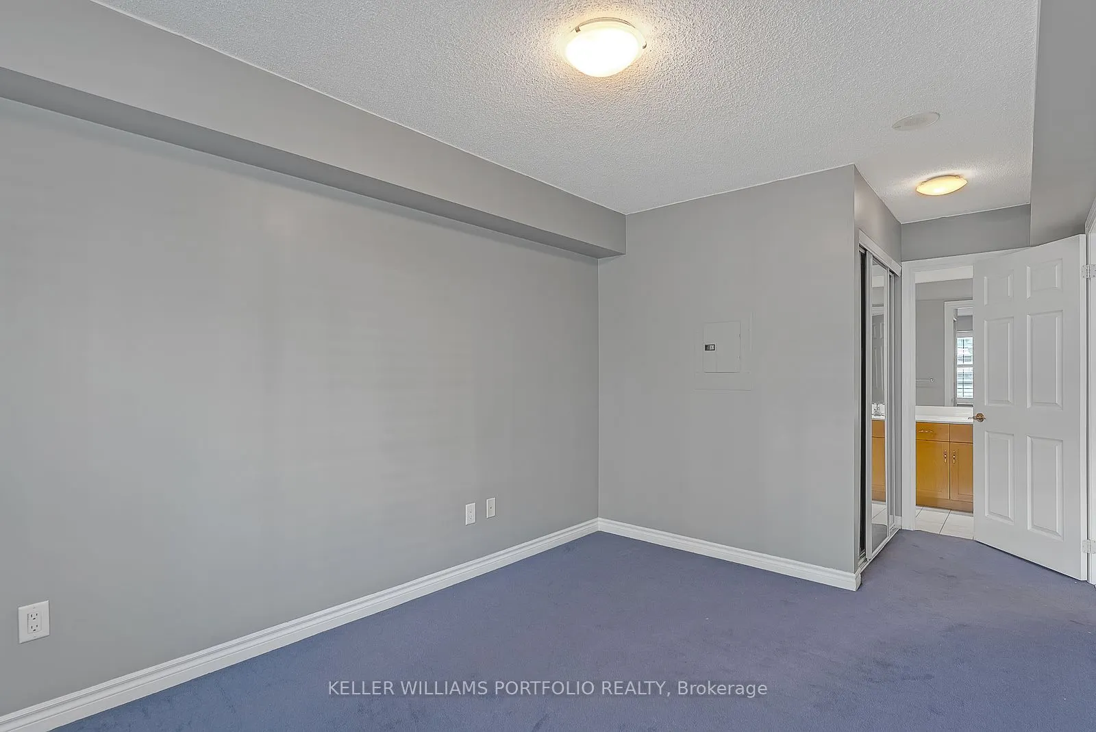 250 Wellington Street W, #332