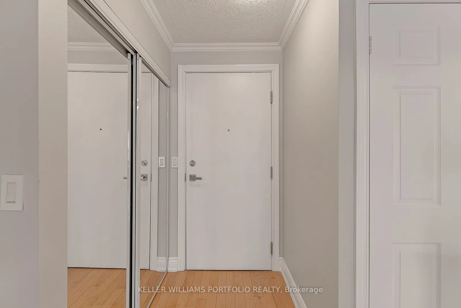 250 Wellington Street W, #332
