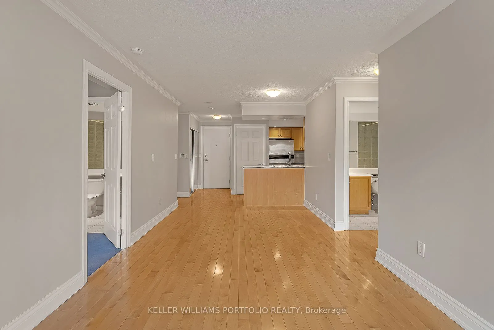 250 Wellington Street W, #332