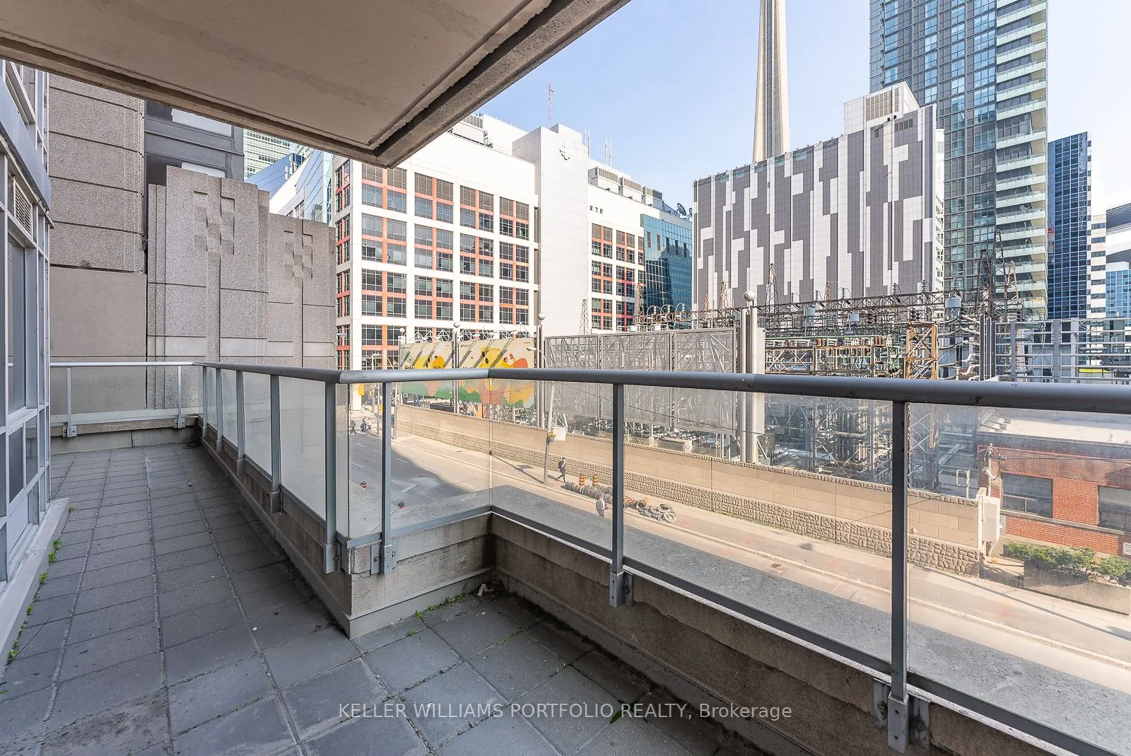 250 Wellington Street W, #332