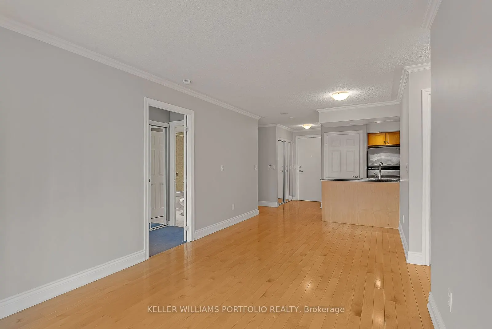 250 Wellington Street W, #332