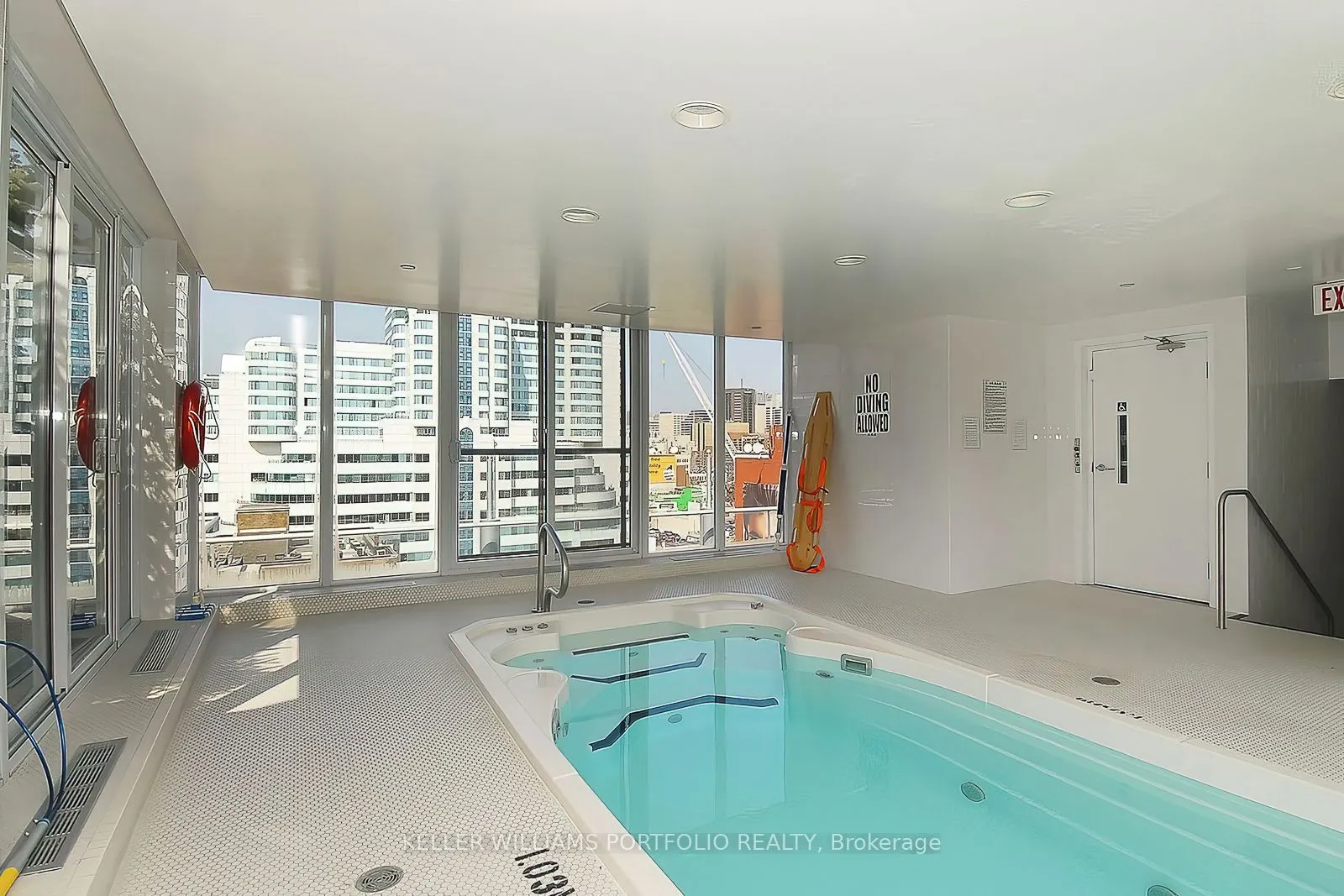 250 Wellington Street W, #332