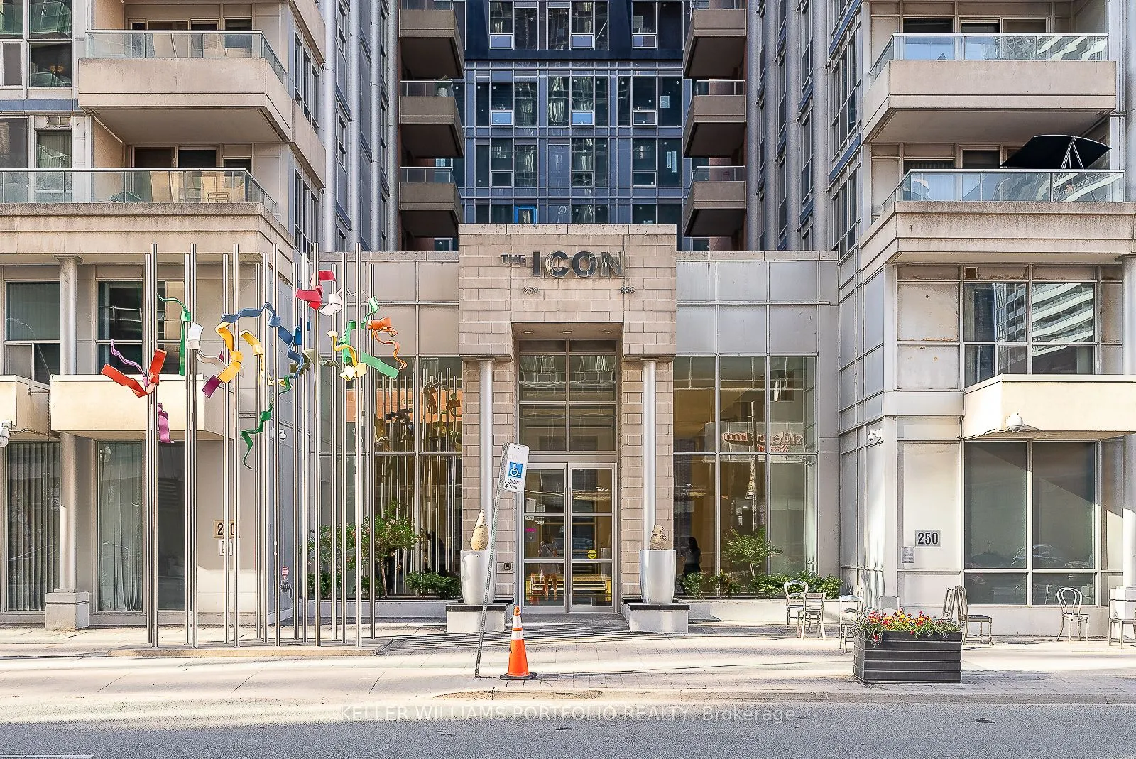 250 Wellington Street W, #332