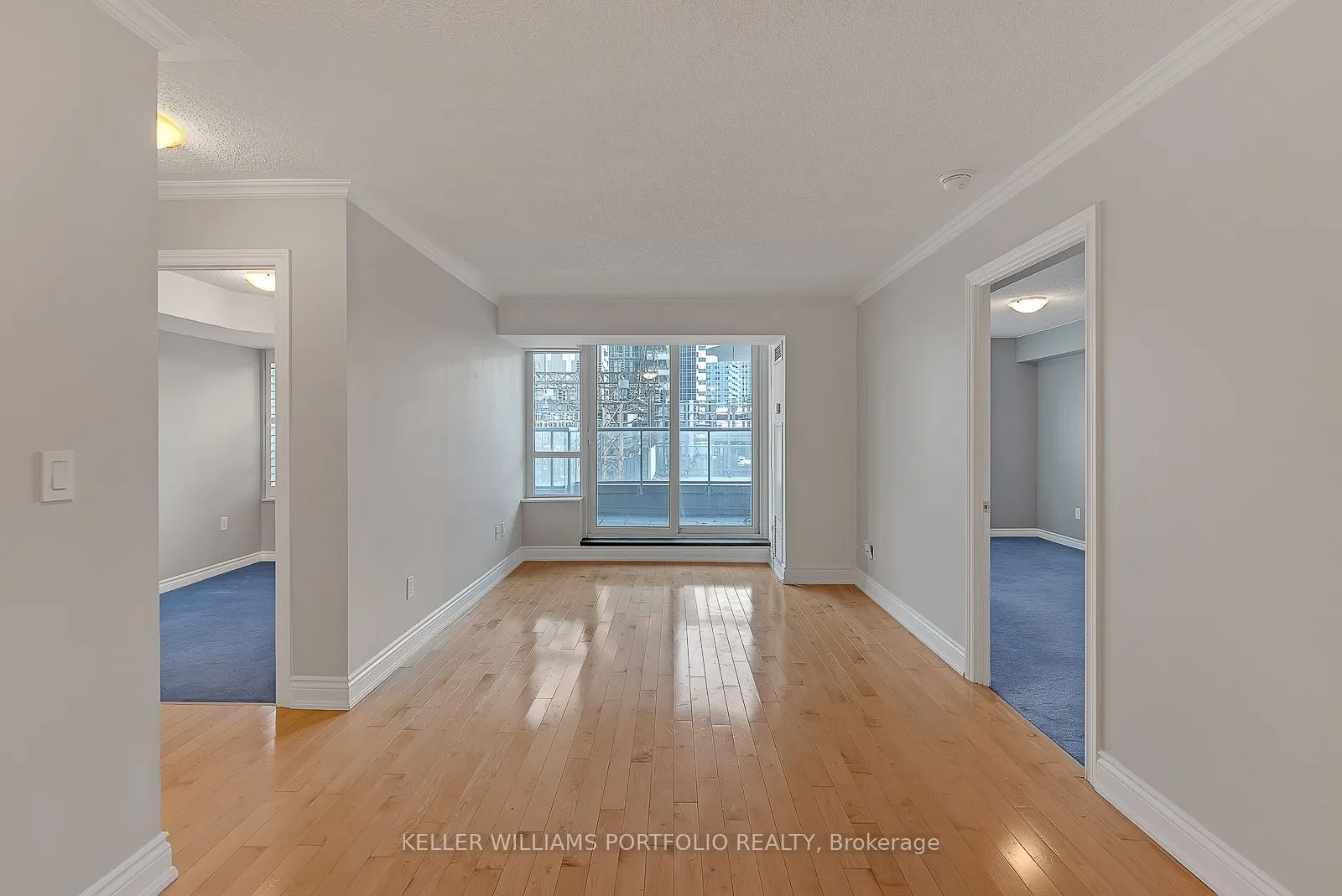 250 Wellington Street W, #332