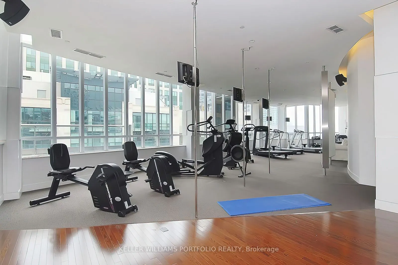 250 Wellington Street W, #332