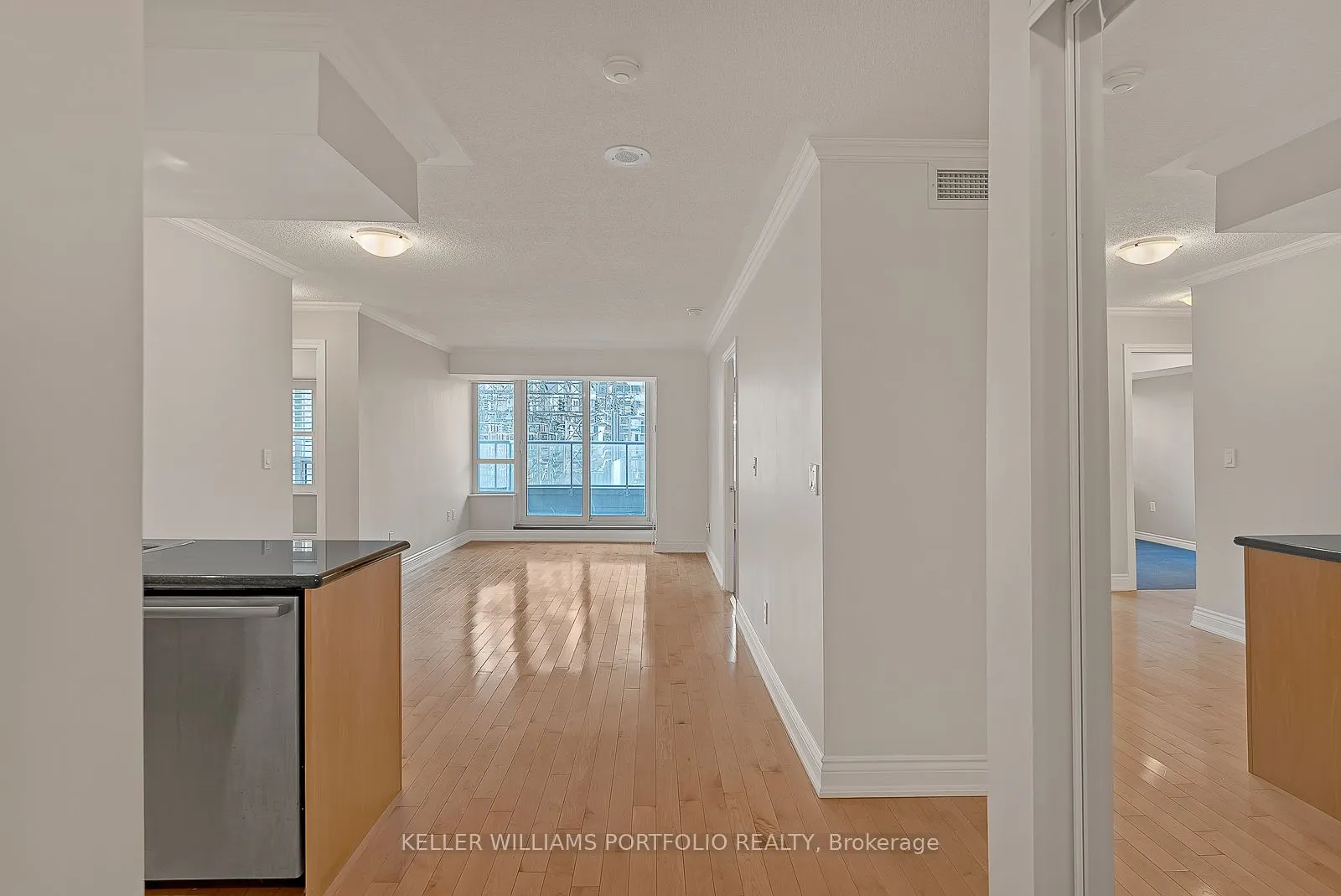250 Wellington Street W, #332