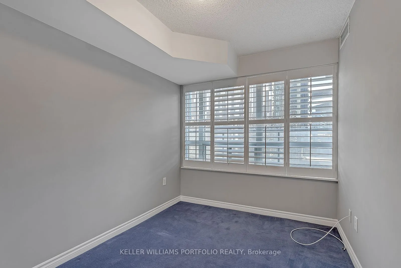 250 Wellington Street W, #332