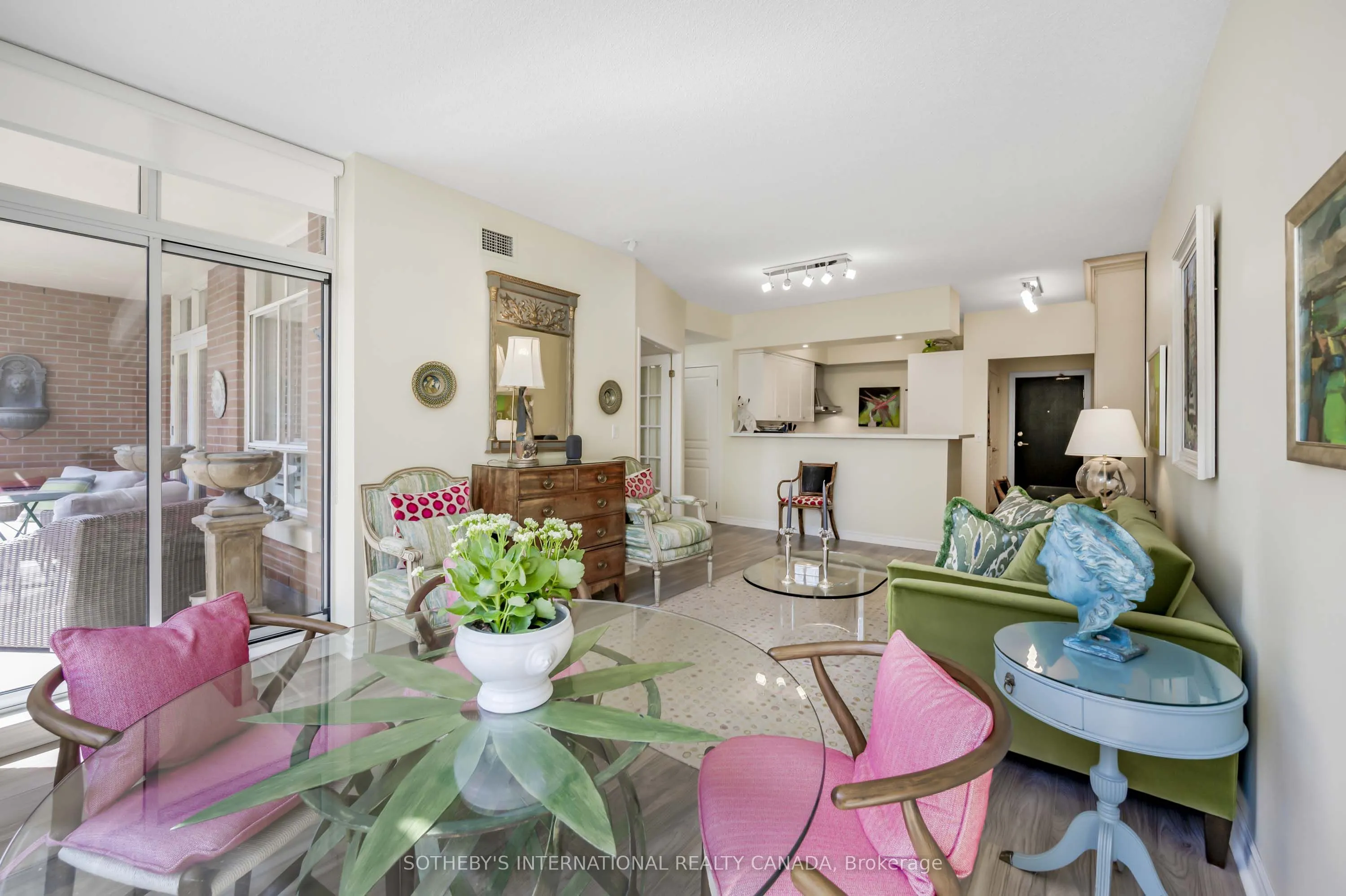 1 Deer Park Crescent, #605