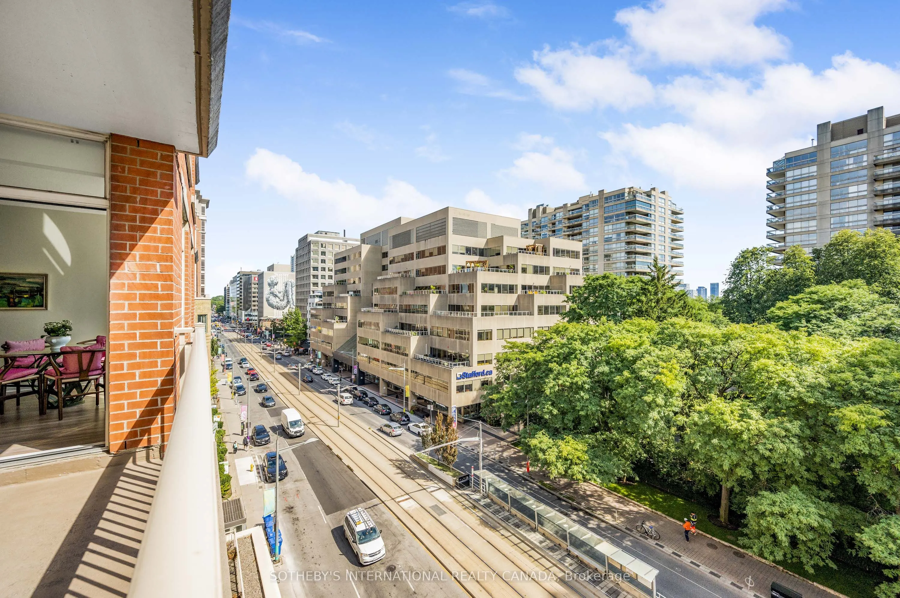 1 Deer Park Crescent, #605