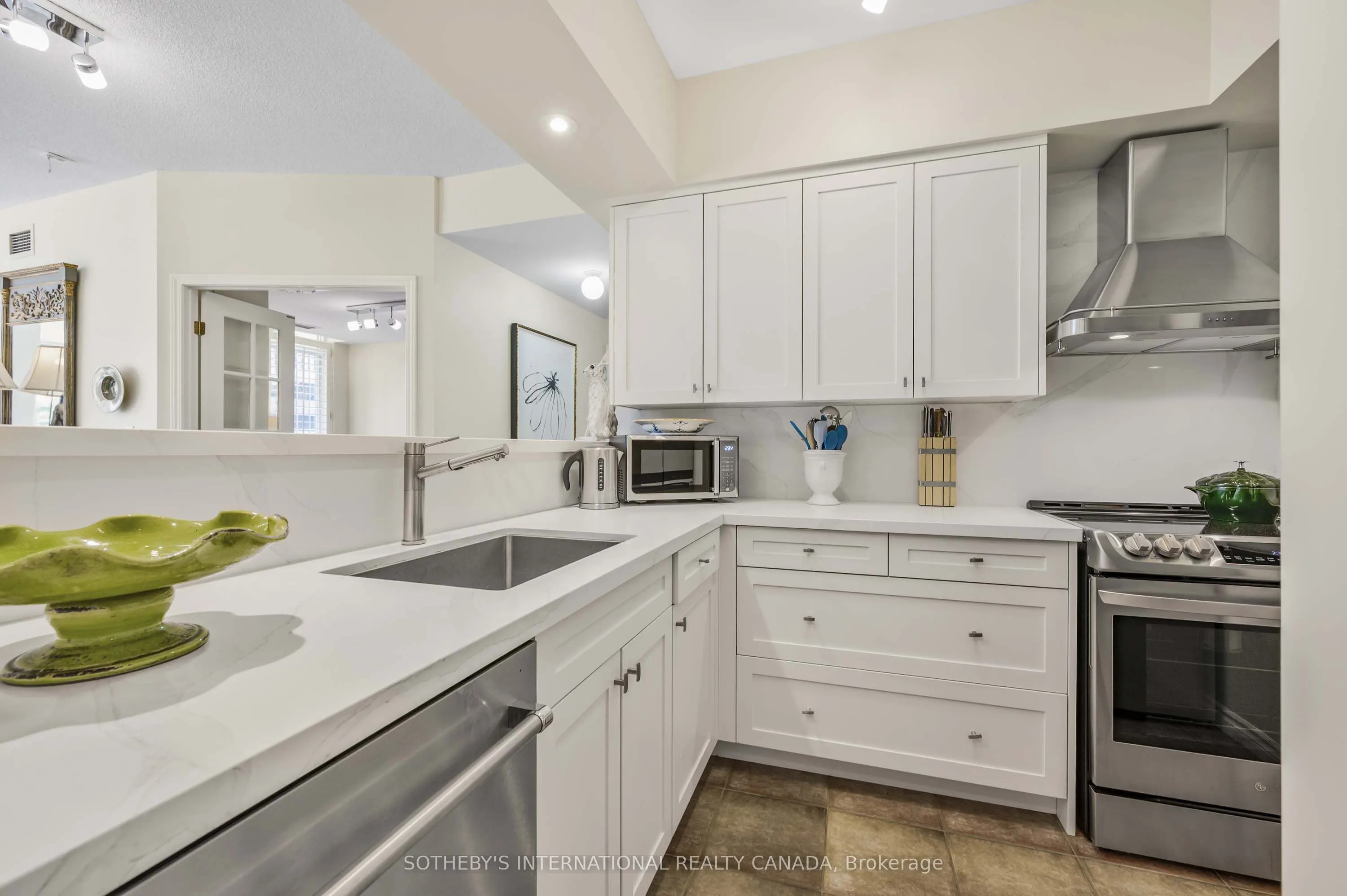 1 Deer Park Crescent, #605