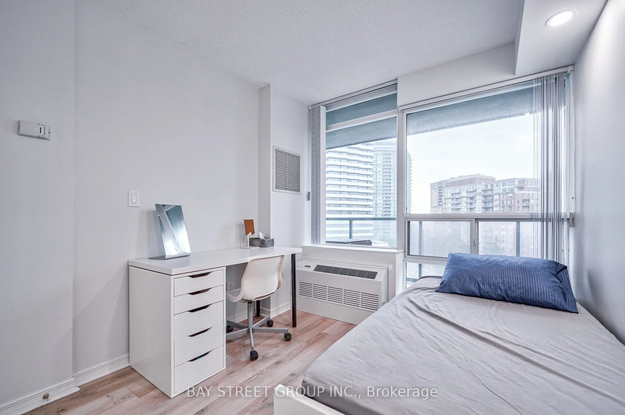 5500 Yonge Street, #803