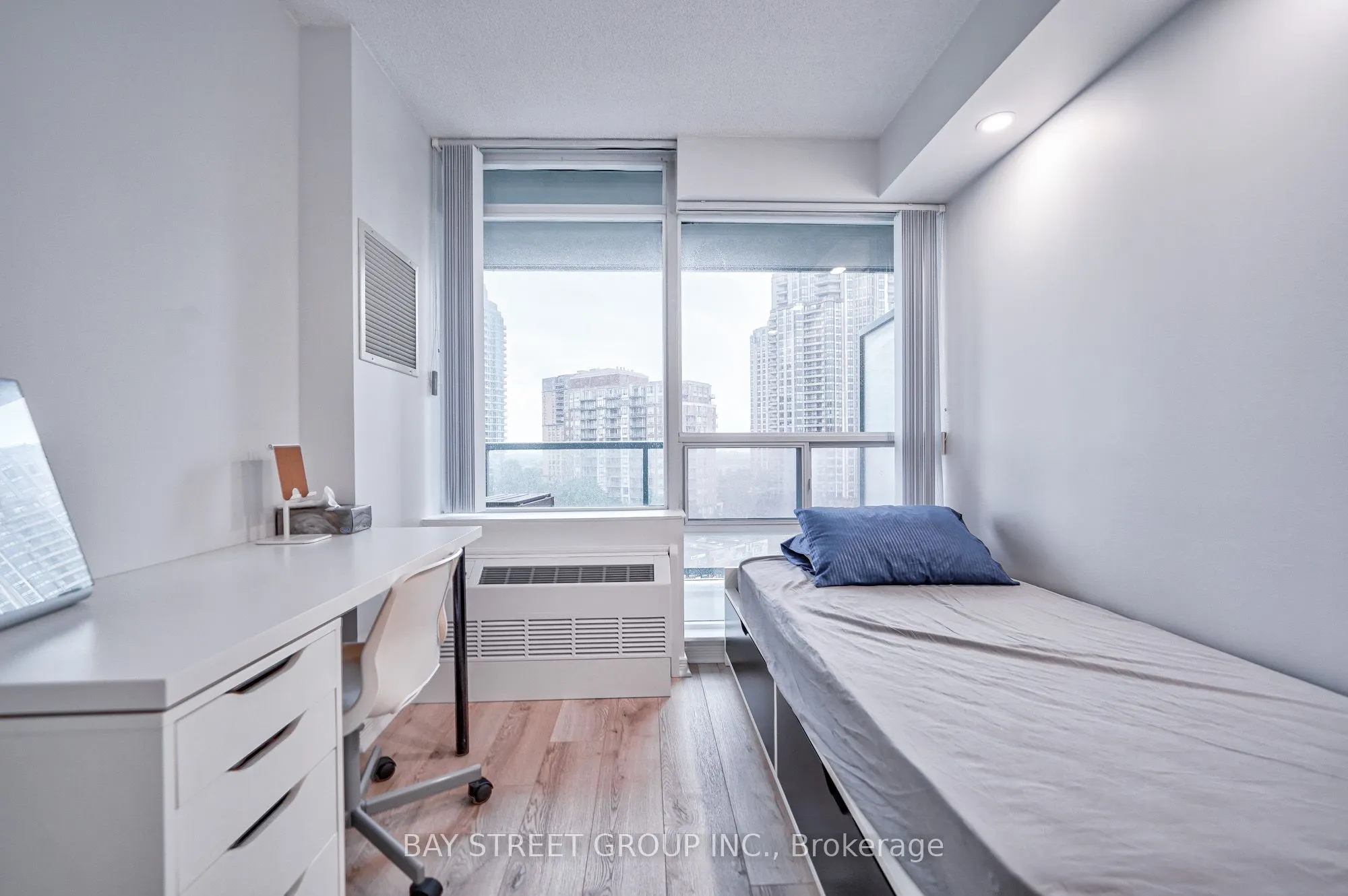 5500 Yonge Street, #803