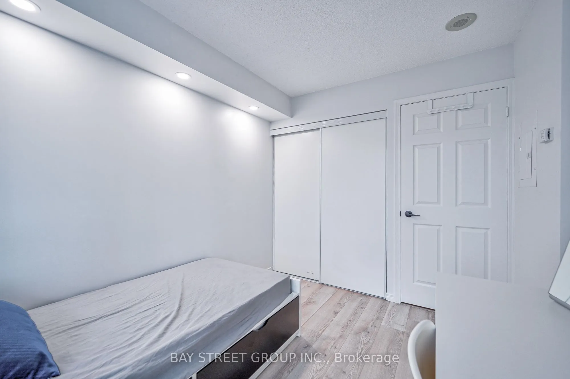 5500 Yonge Street, #803