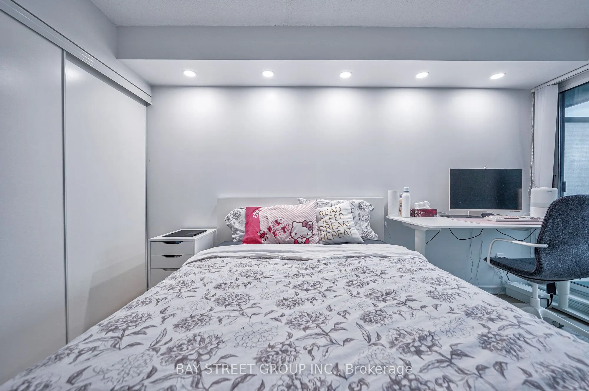5500 Yonge Street, #803