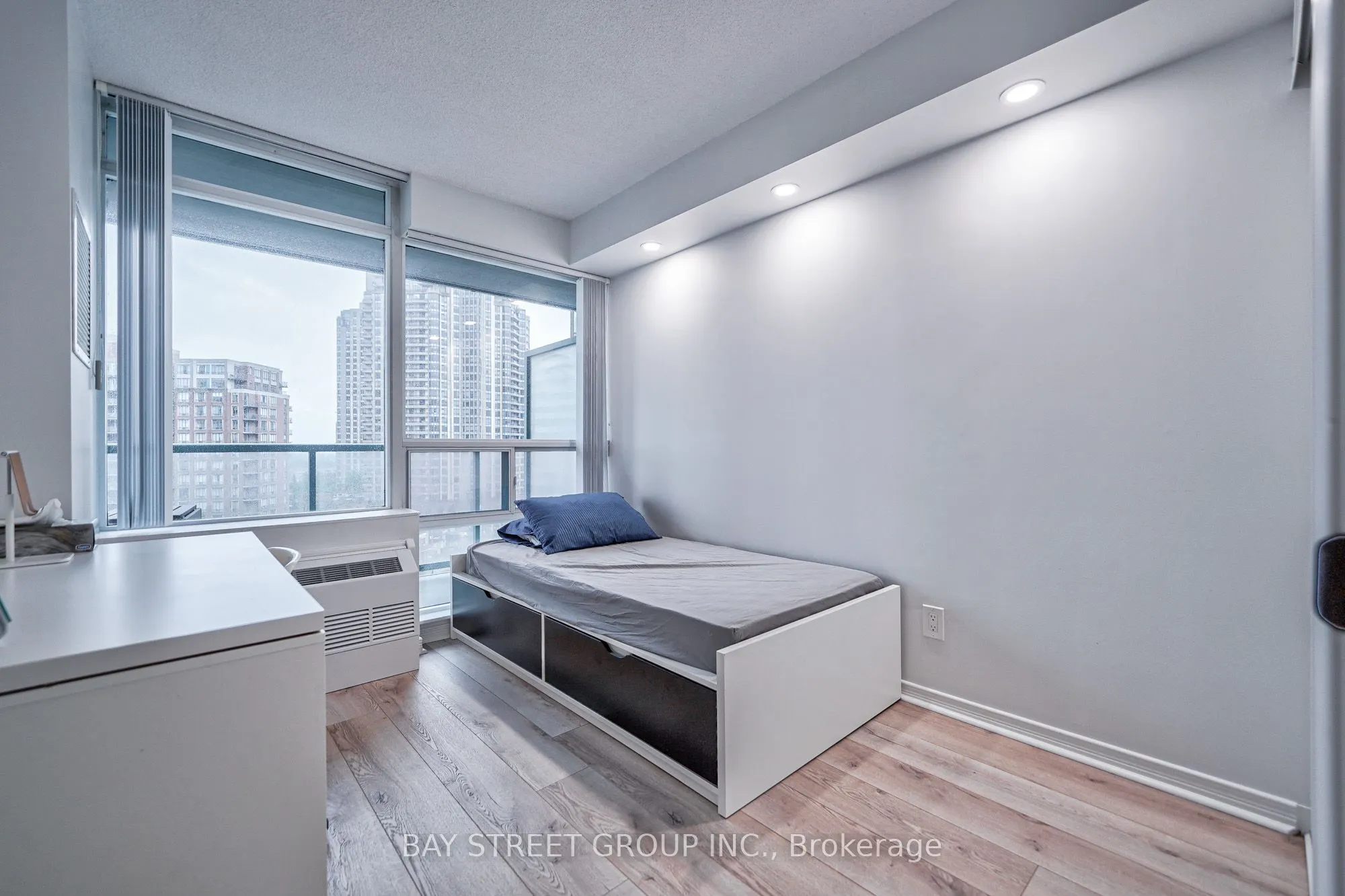 5500 Yonge Street, #803