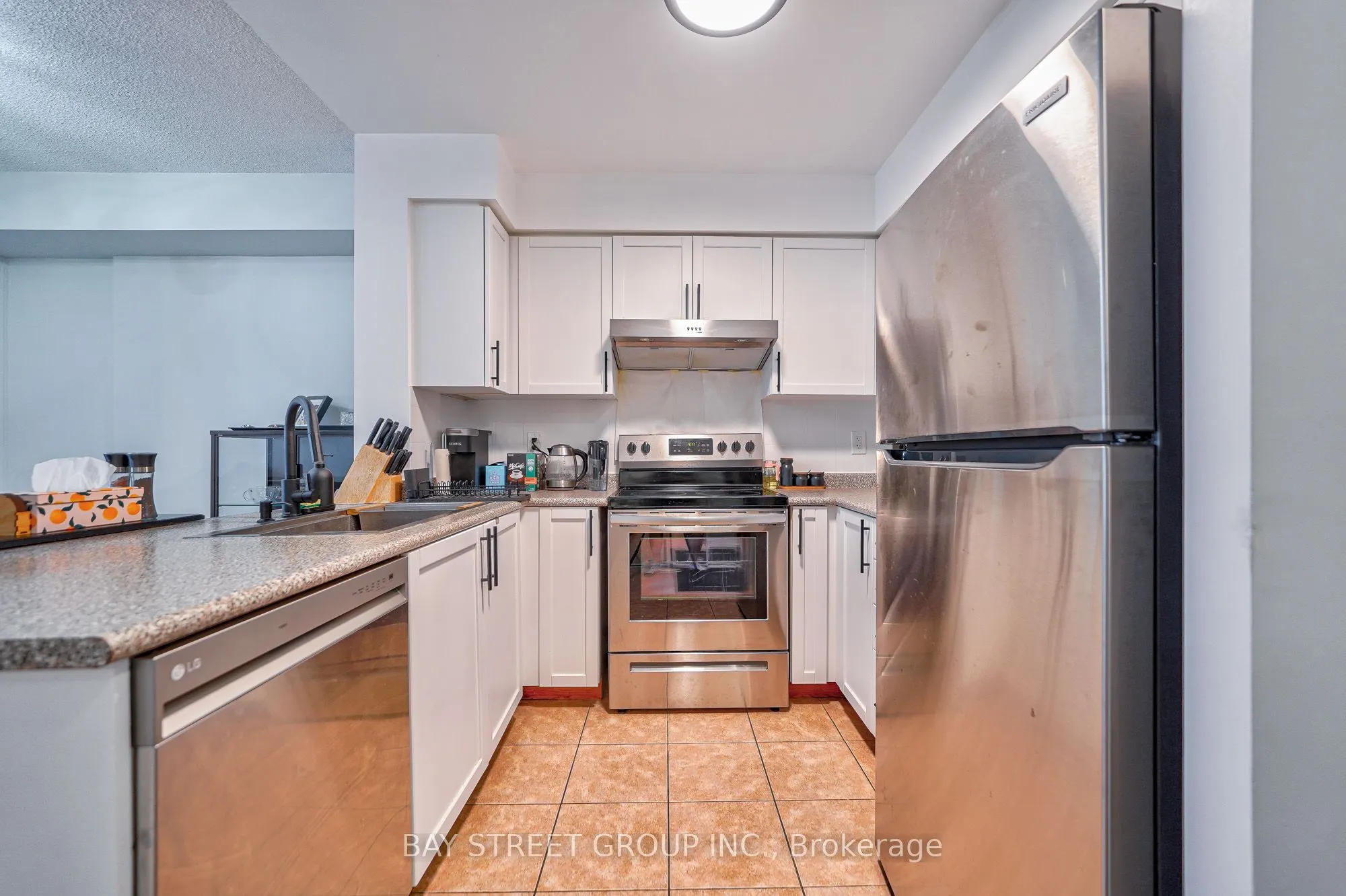 5500 Yonge Street, #803