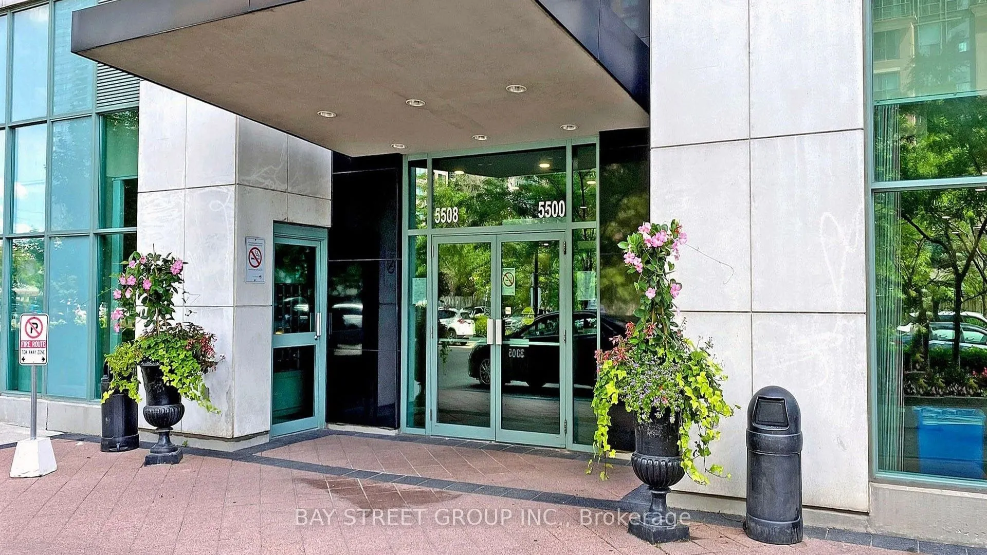 5500 Yonge Street, #803
