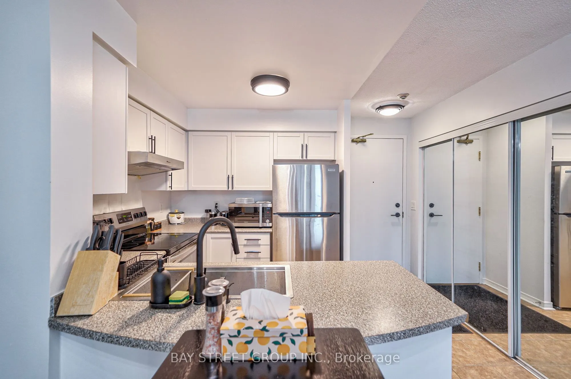5500 Yonge Street, #803