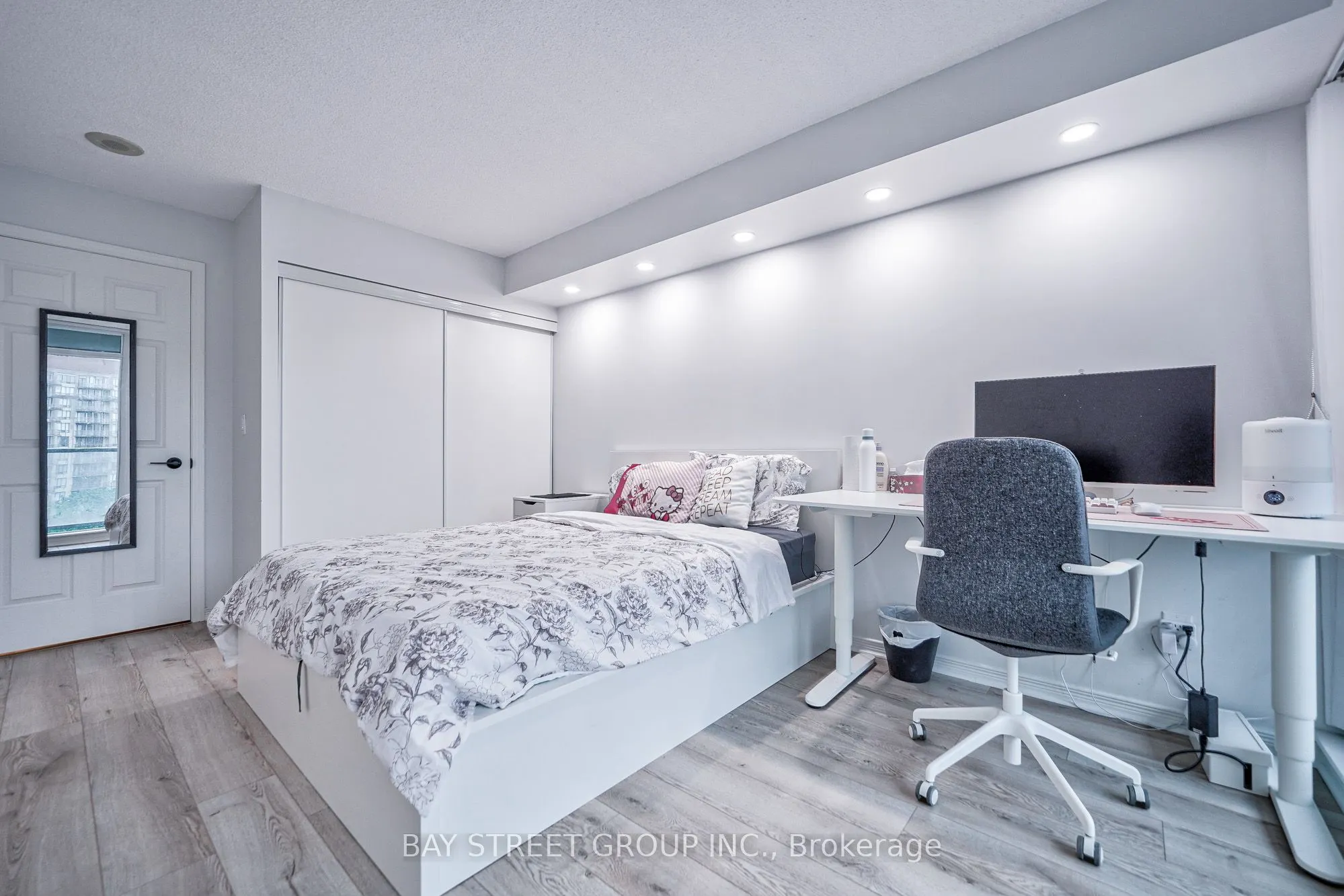 5500 Yonge Street, #803