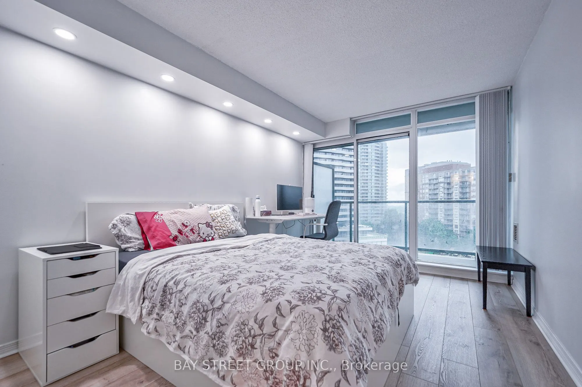 5500 Yonge Street, #803