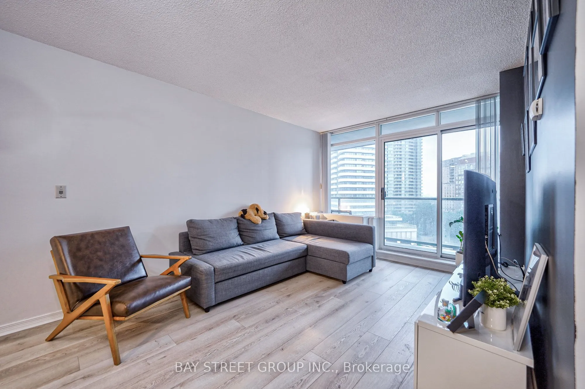 5500 Yonge Street, #803