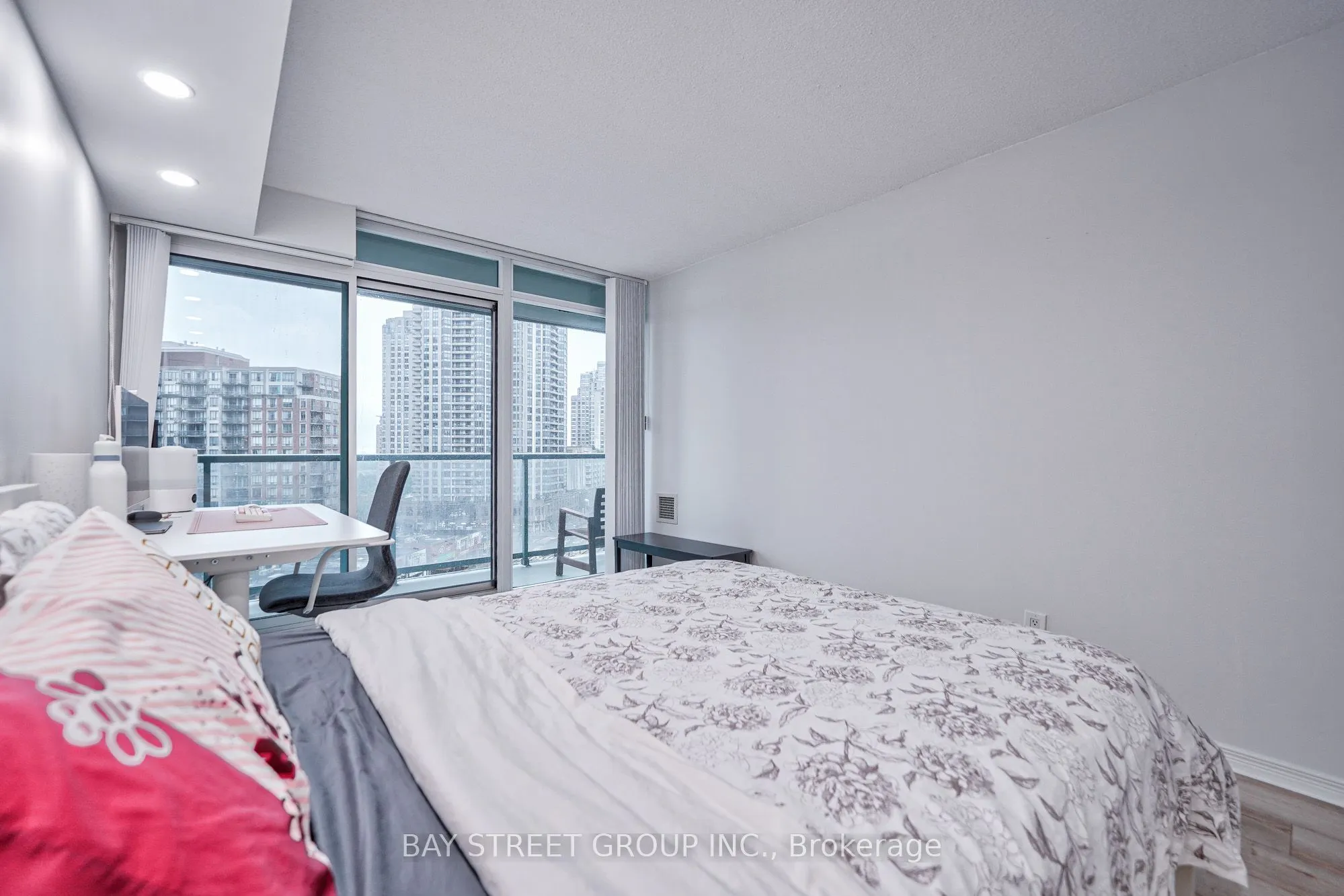 5500 Yonge Street, #803