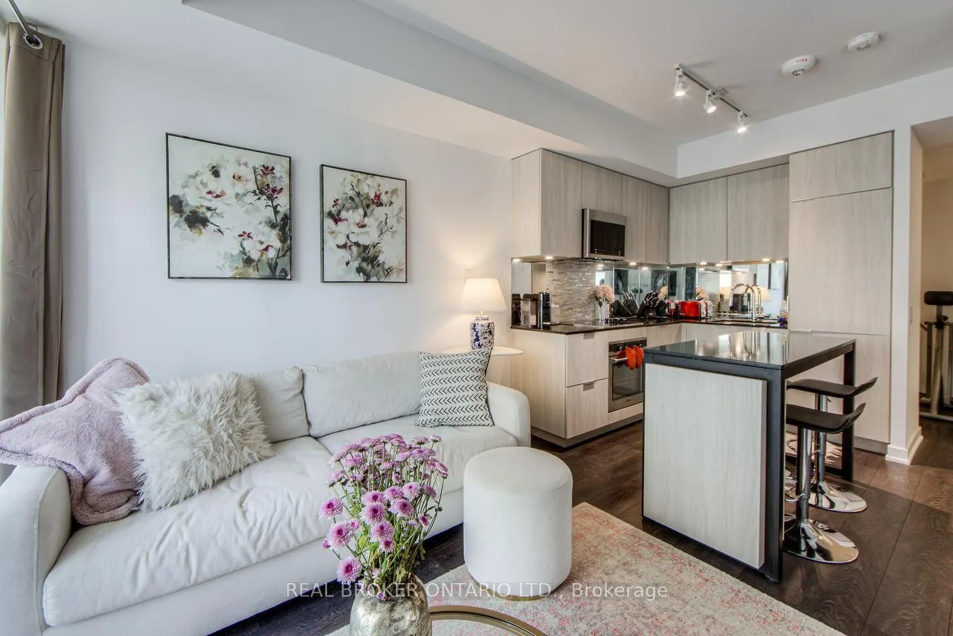 609 Avenue Road, #10