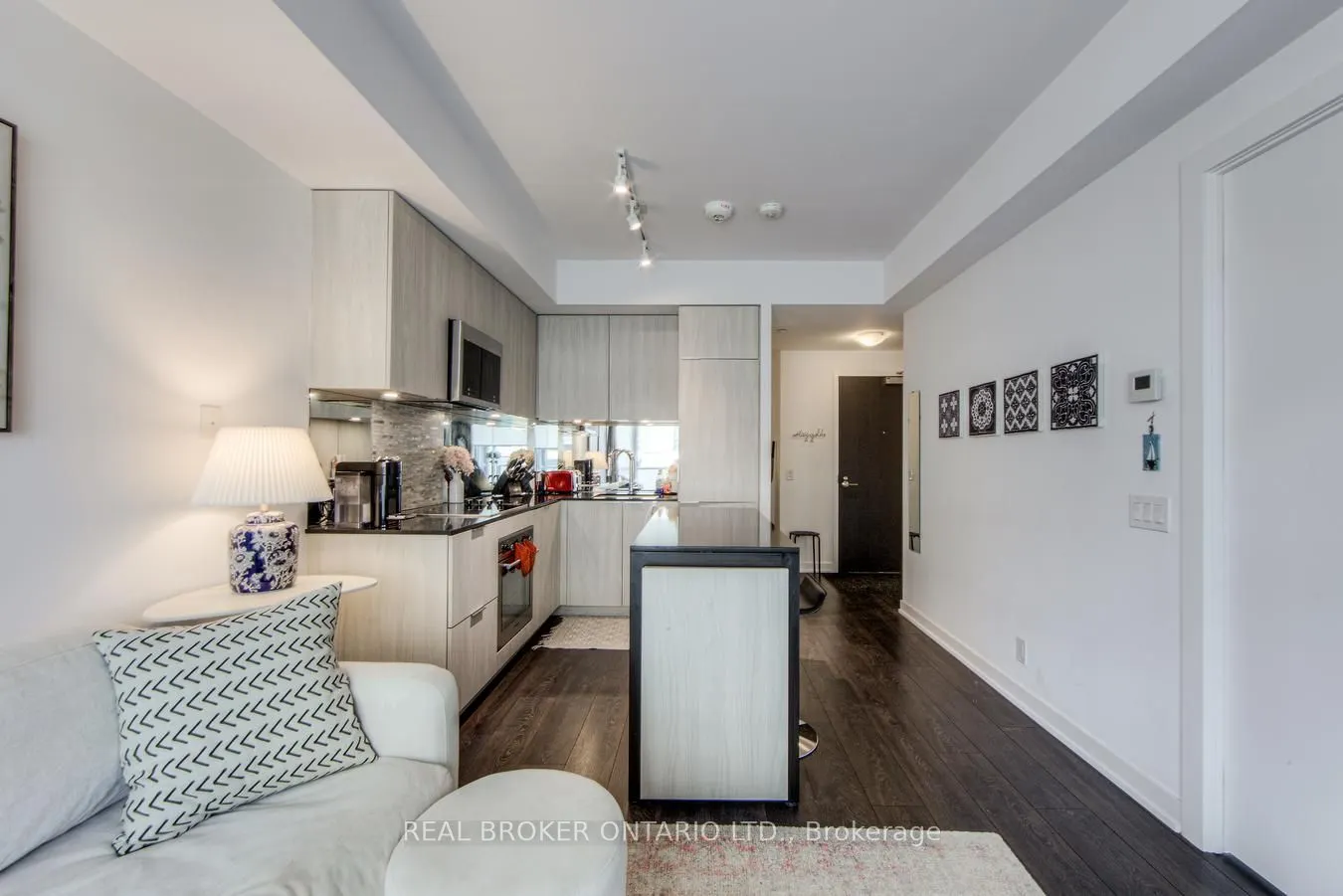 609 Avenue Road, #10