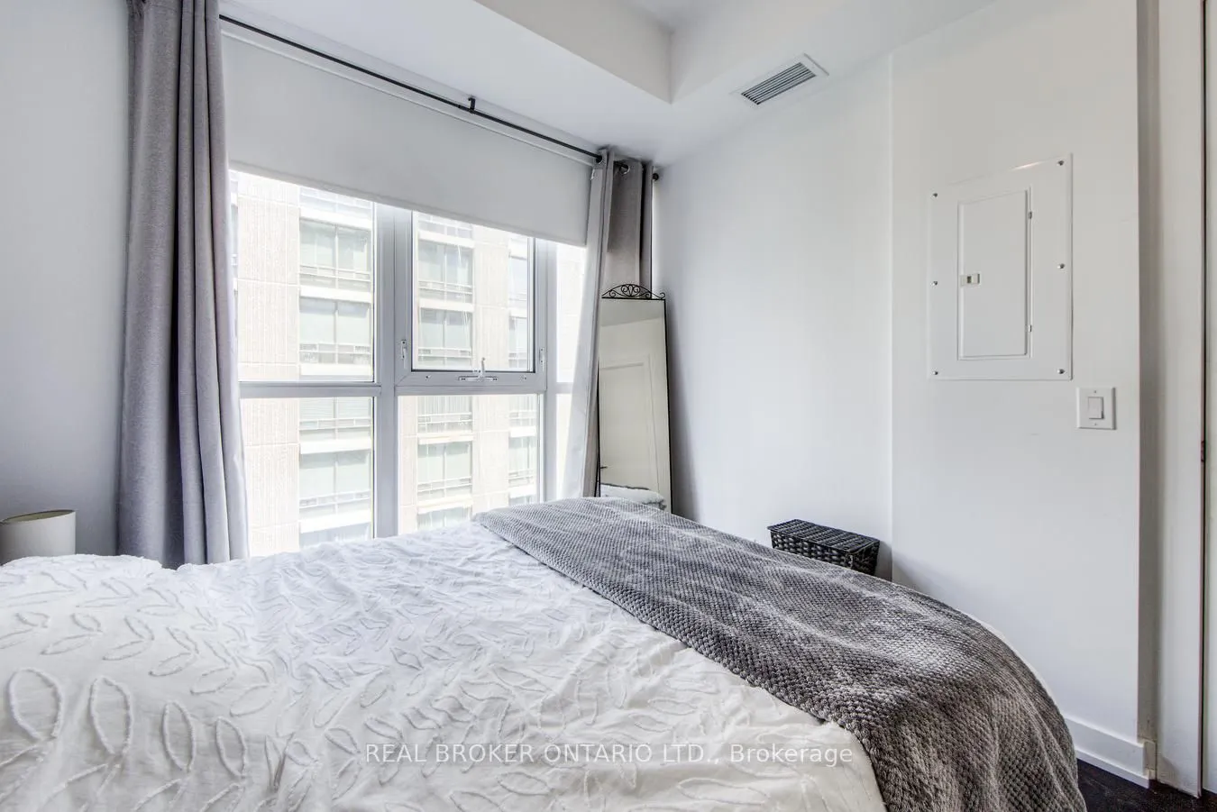 609 Avenue Road, #10