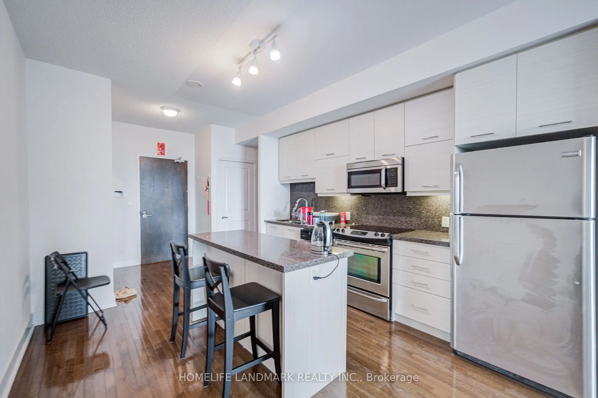 26 Norton Avenue, #609