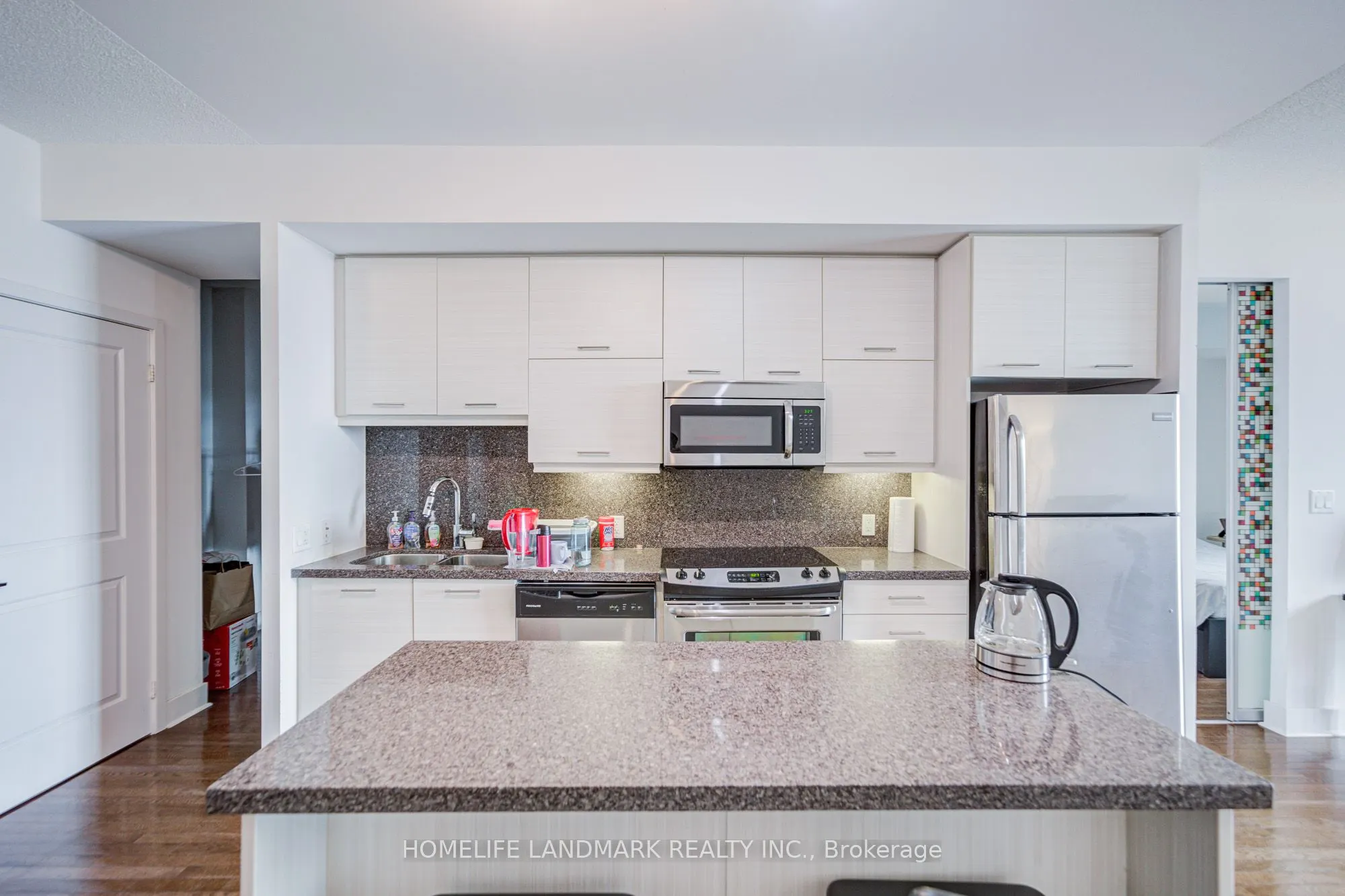 26 Norton Avenue, #609