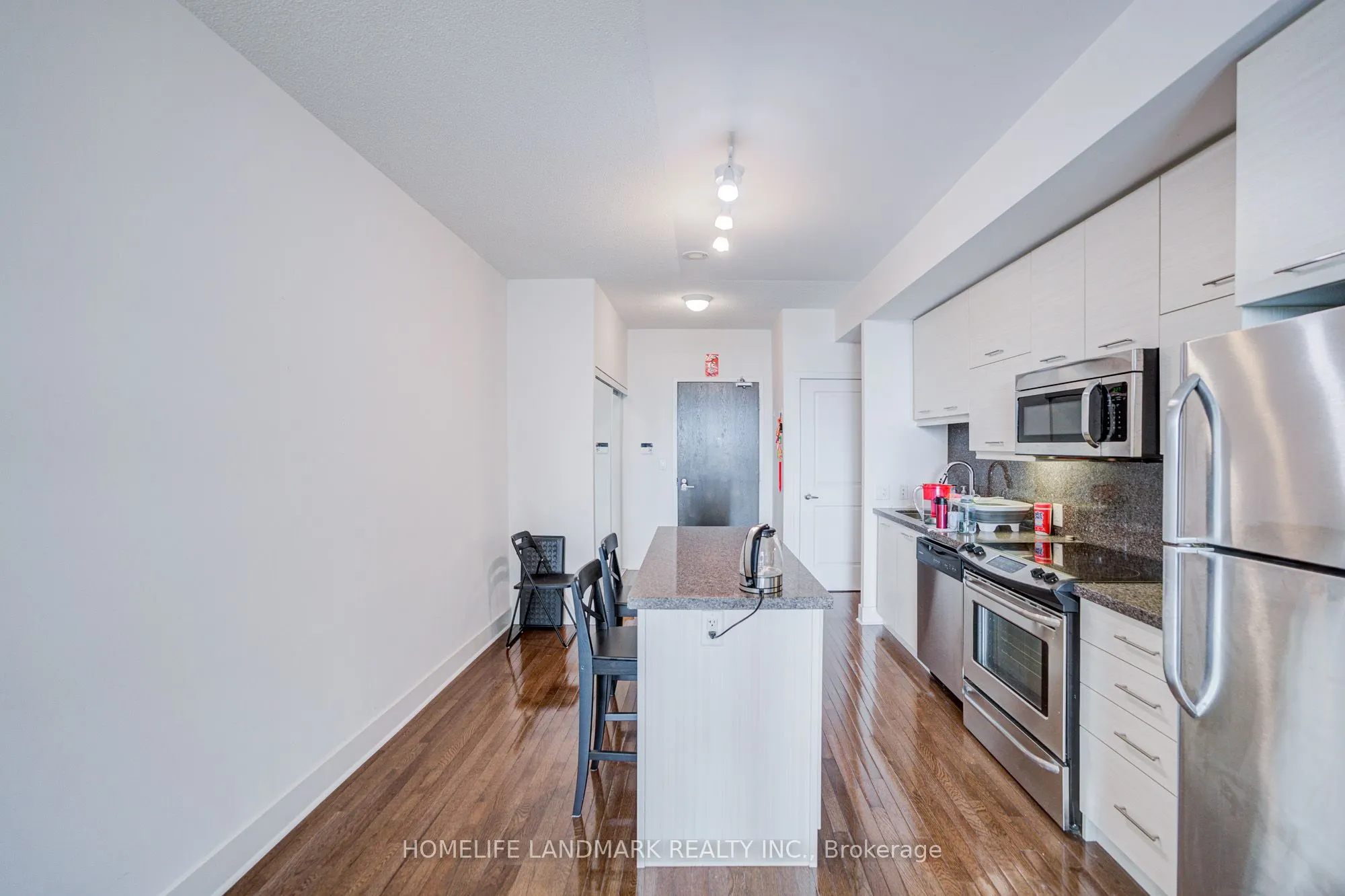 26 Norton Avenue, #609