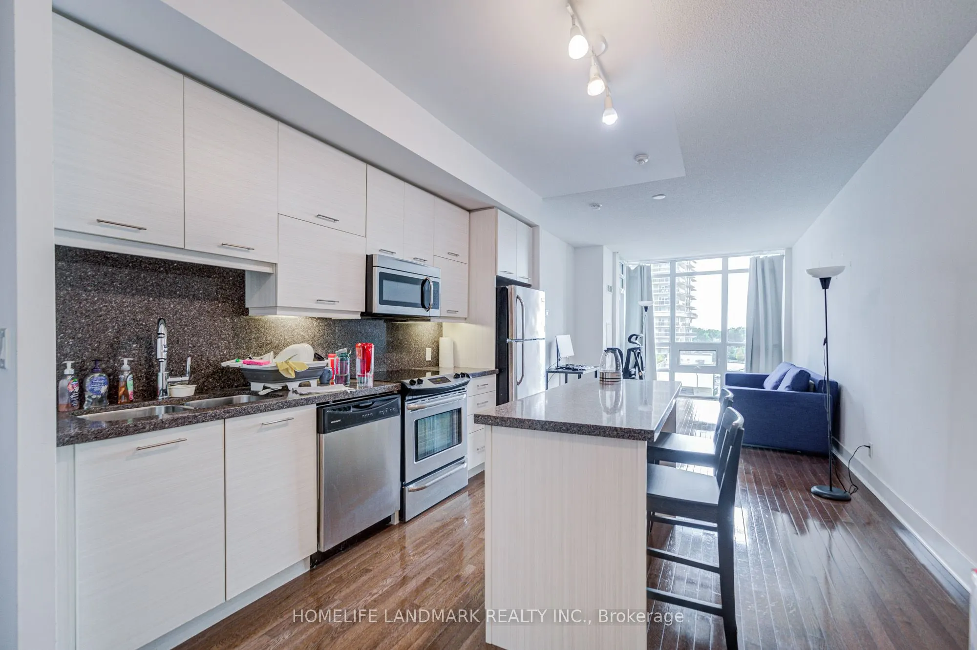 26 Norton Avenue, #609