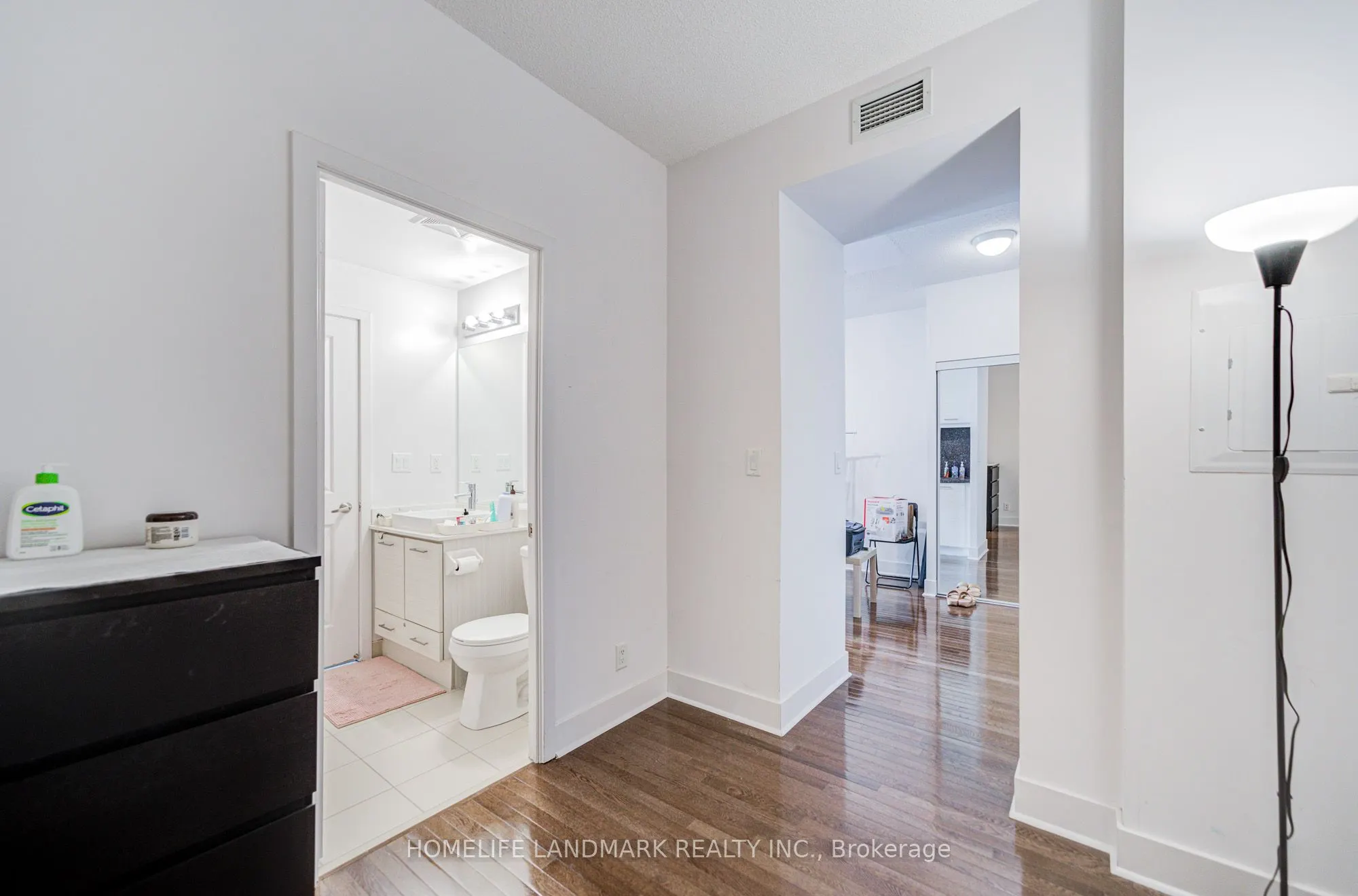 26 Norton Avenue, #609